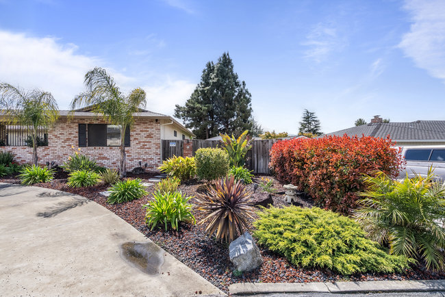 Hollister, California, 95023, United States, 3 Bedrooms Bedrooms, ,2 BathroomsBathrooms,Residential,For Sale,1882231