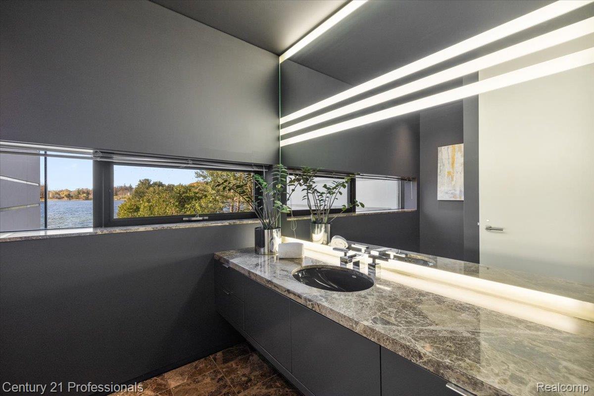 BloomfieldHills, Michigan, 48301, United States, 4 Bedrooms Bedrooms, ,5 BathroomsBathrooms,Residential,For Sale,1996516