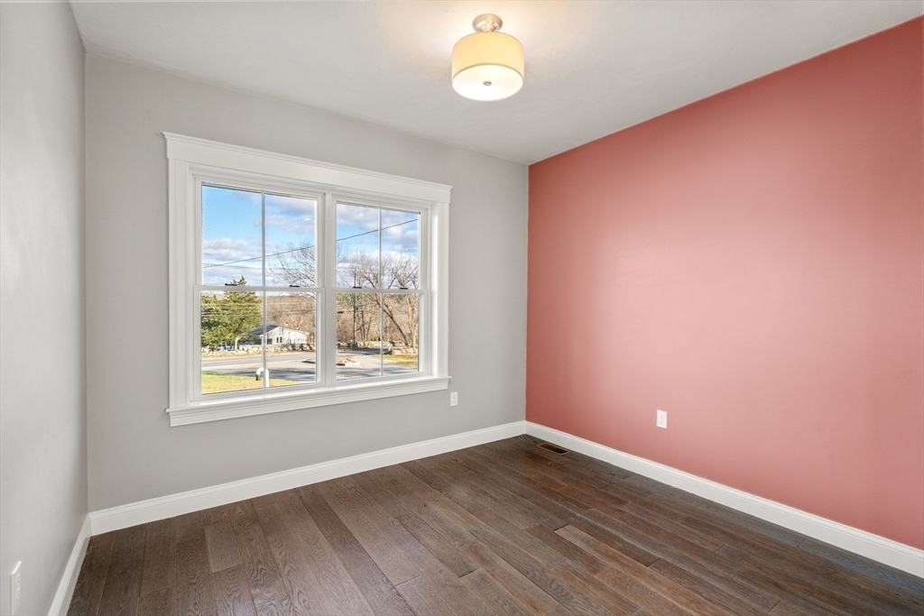 Mendon, Massachusetts, 01756, United States, 3 Bedrooms Bedrooms, ,3 BathroomsBathrooms,Residential,For Sale,1996040