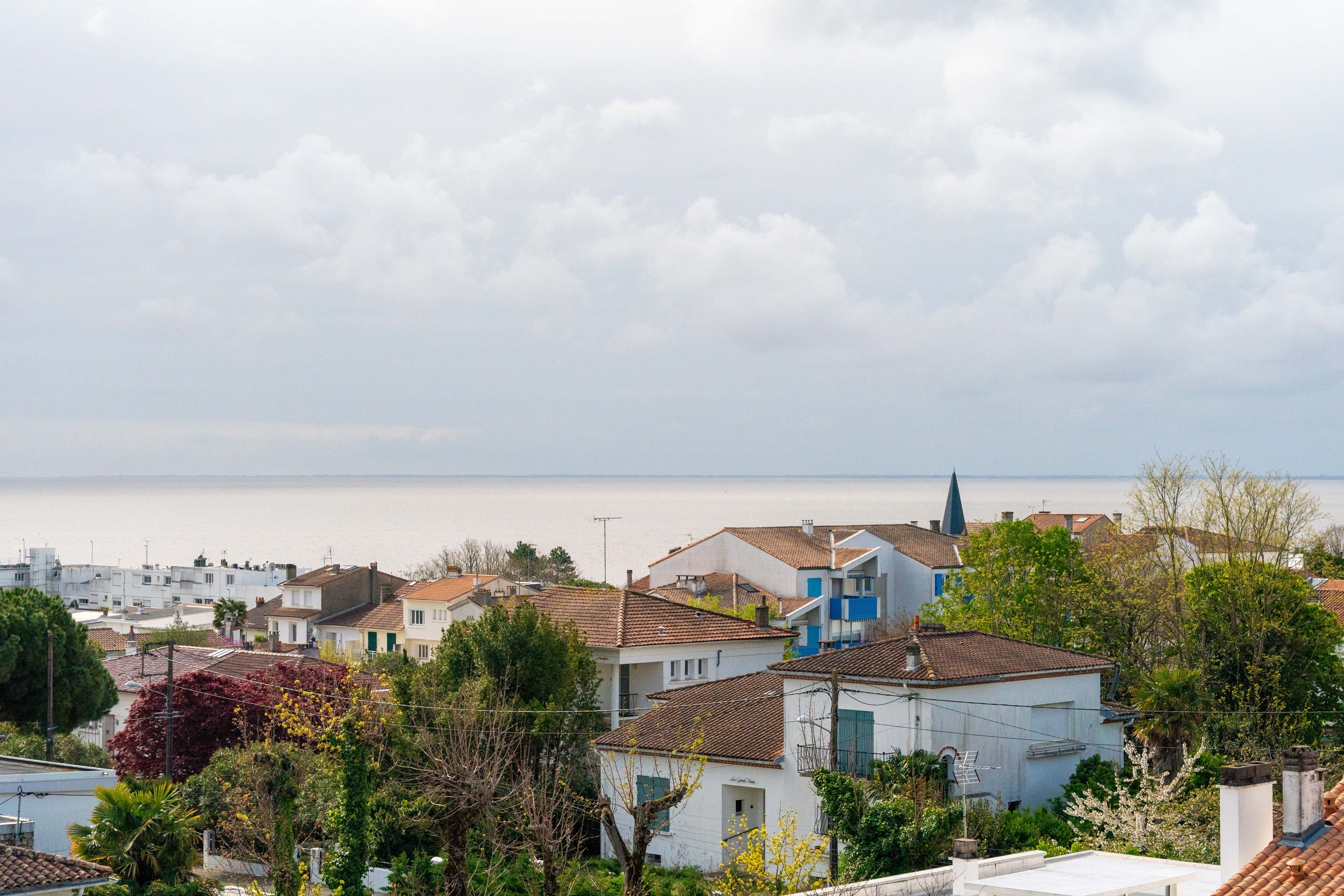  EXCEPTIONAL 230 SQM APARTMENT STEPS FROM TOWN CENTRE OF ROYAN WITH LARGE TERRAC… - 物件實景