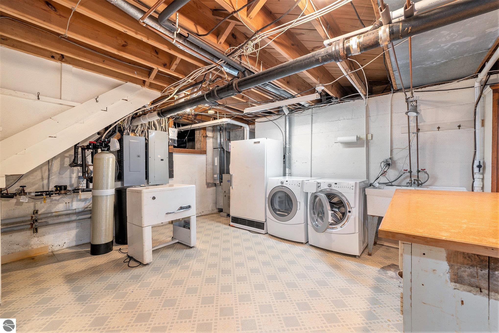 Frankfort, Michigan, 49635-9746, United States, 7 Bedrooms Bedrooms, ,5 BathroomsBathrooms,Residential,For Sale,1975140