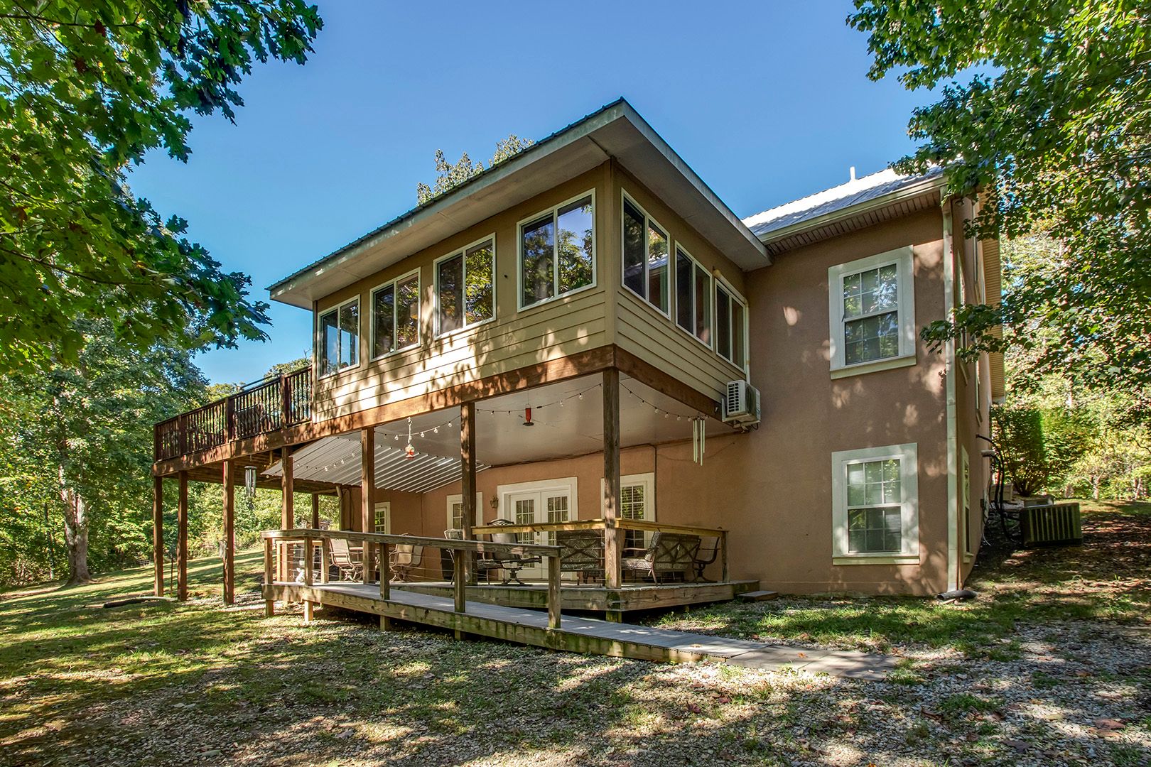 Kingston, Tennessee, 37763, United States, 5 Bedrooms Bedrooms, ,5 BathroomsBathrooms,Residential,For Sale,2011404