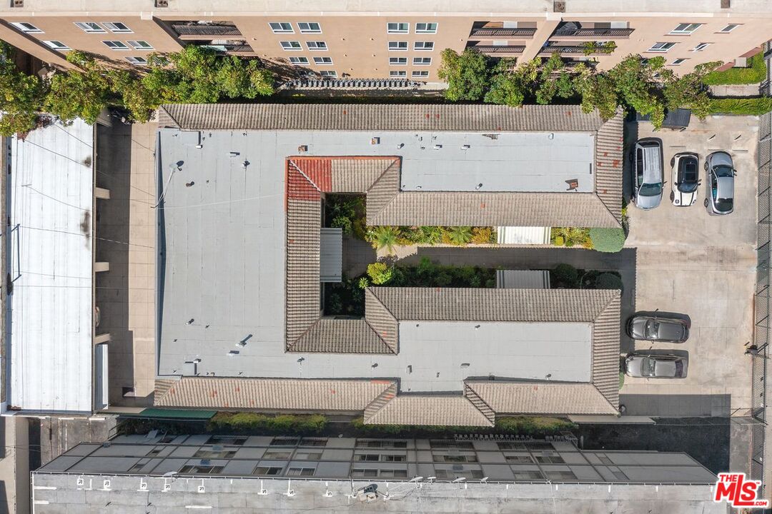 Los Angeles, California, 90019, United States, 12 Bedrooms Bedrooms, ,Residential,For Sale,1885364