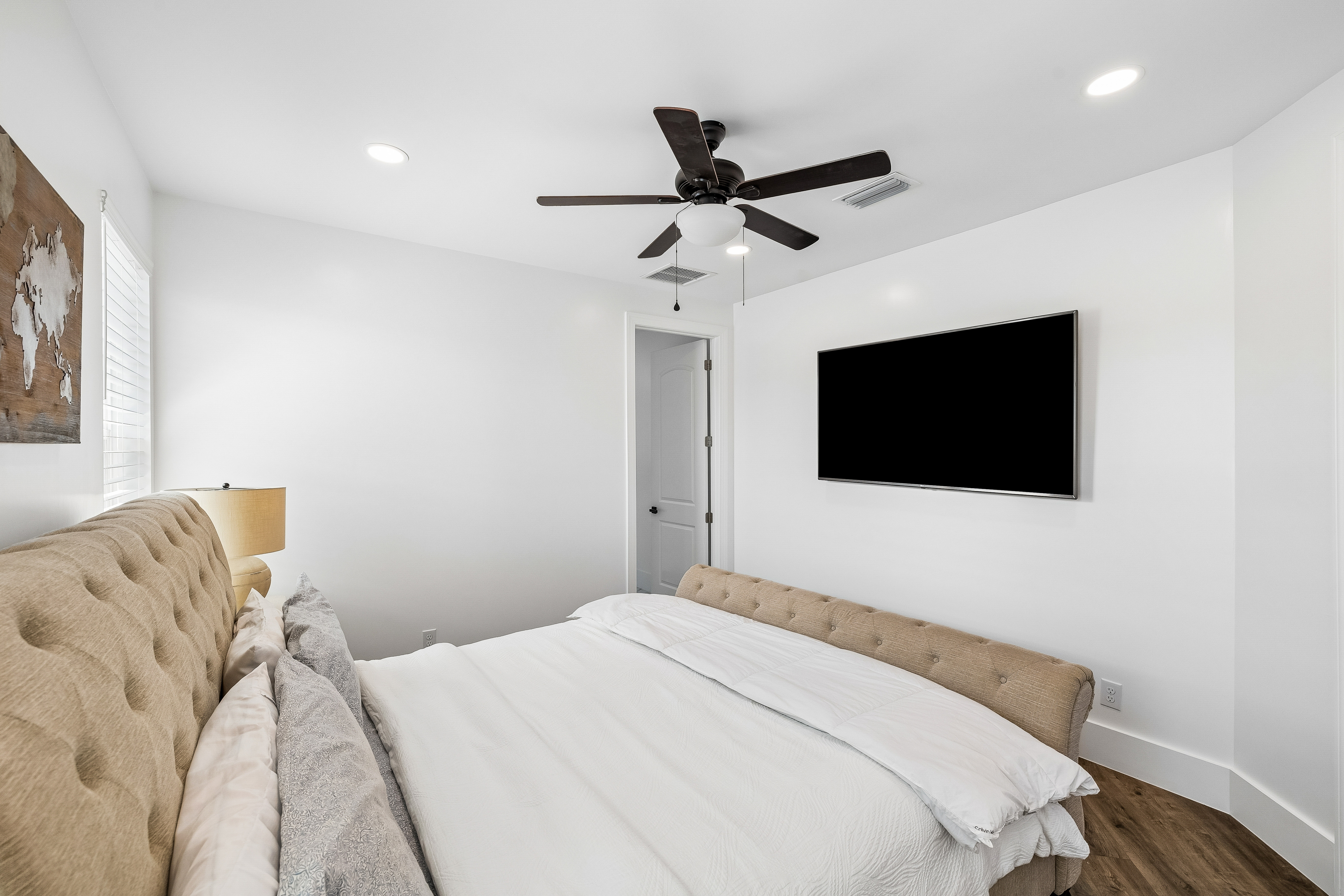  Spacious Newer-Build Home With Wraparound Porch On Gated Community Corner Lot - 物件實景