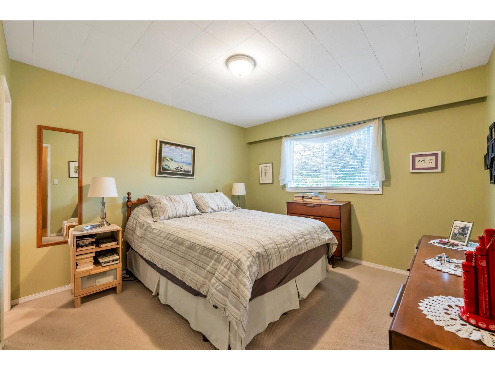 WHITE ROCK, British Columbia, V4B 4T7, CA, 4 Bedrooms Bedrooms, ,2 BathroomsBathrooms,Residential,For Sale,1951469