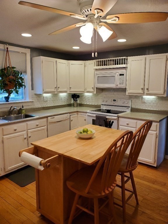 Peabody, Massachusetts, 01960, United States, 3 Bedrooms Bedrooms, ,3 BathroomsBathrooms,Residential,For Sale,1878356