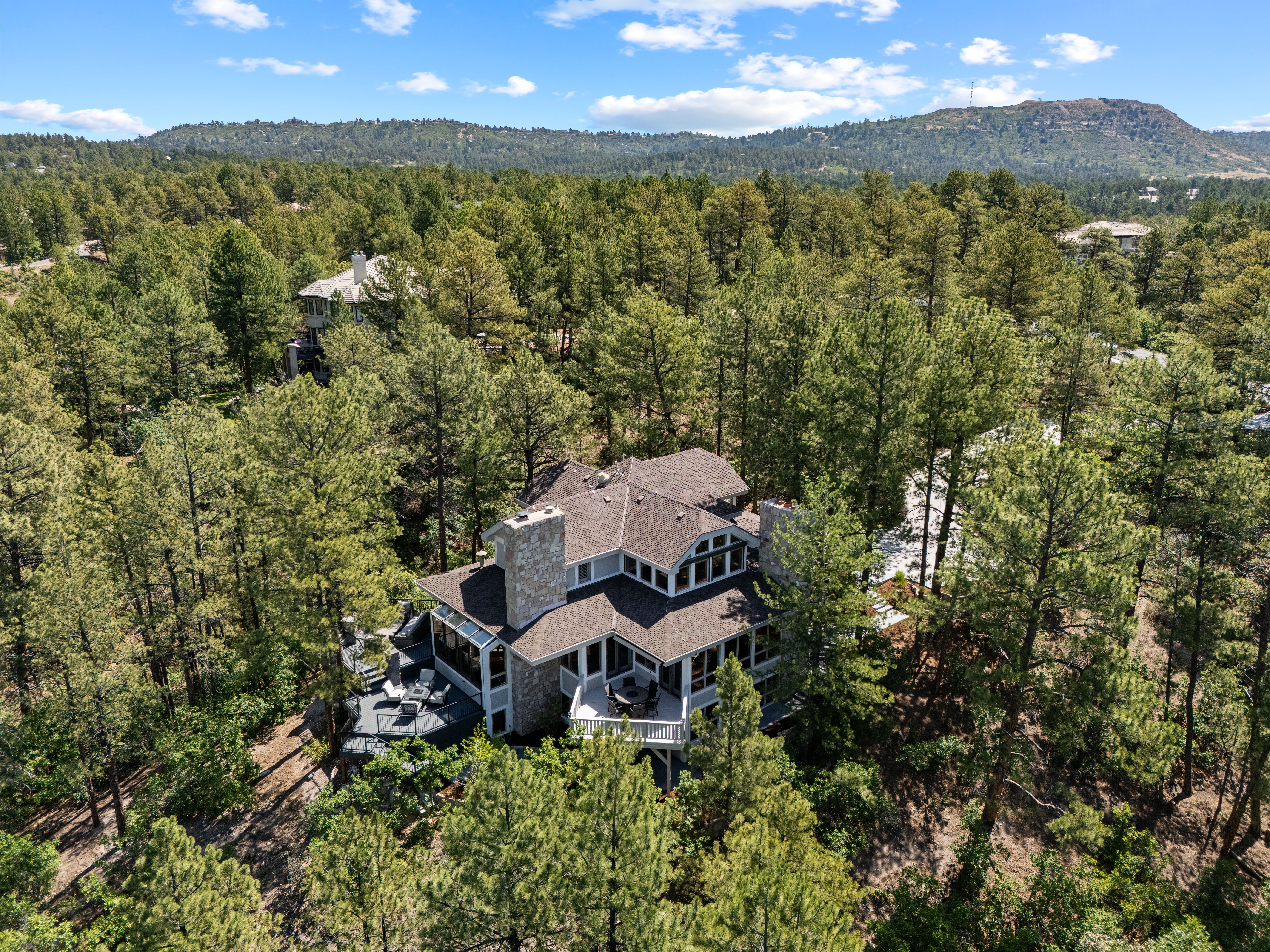  Exquisitely Updated Home - 物件實景
