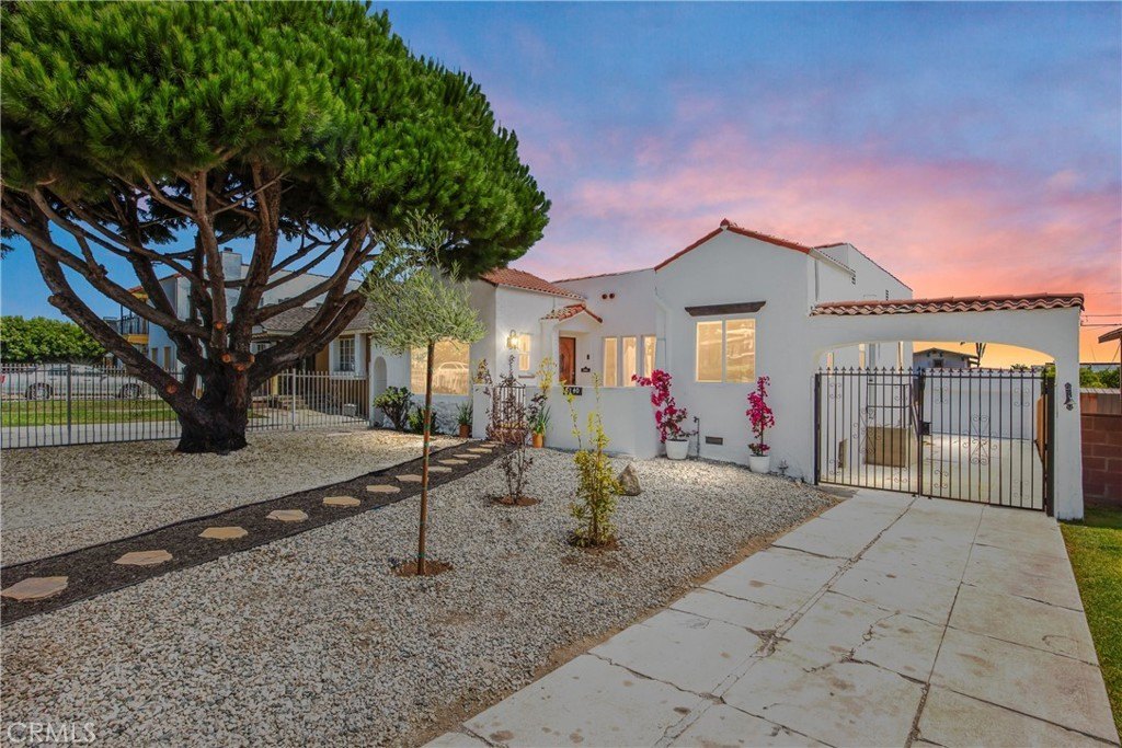 Los Angeles, California, 90043, United States, 3 Bedrooms Bedrooms, ,2 BathroomsBathrooms,Residential,For Sale,1986157