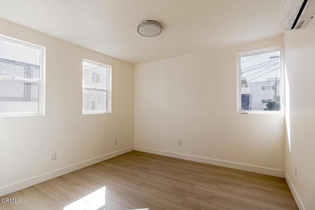 Los Angeles, California, 90036, United States, ,Residential,For Sale,1730001