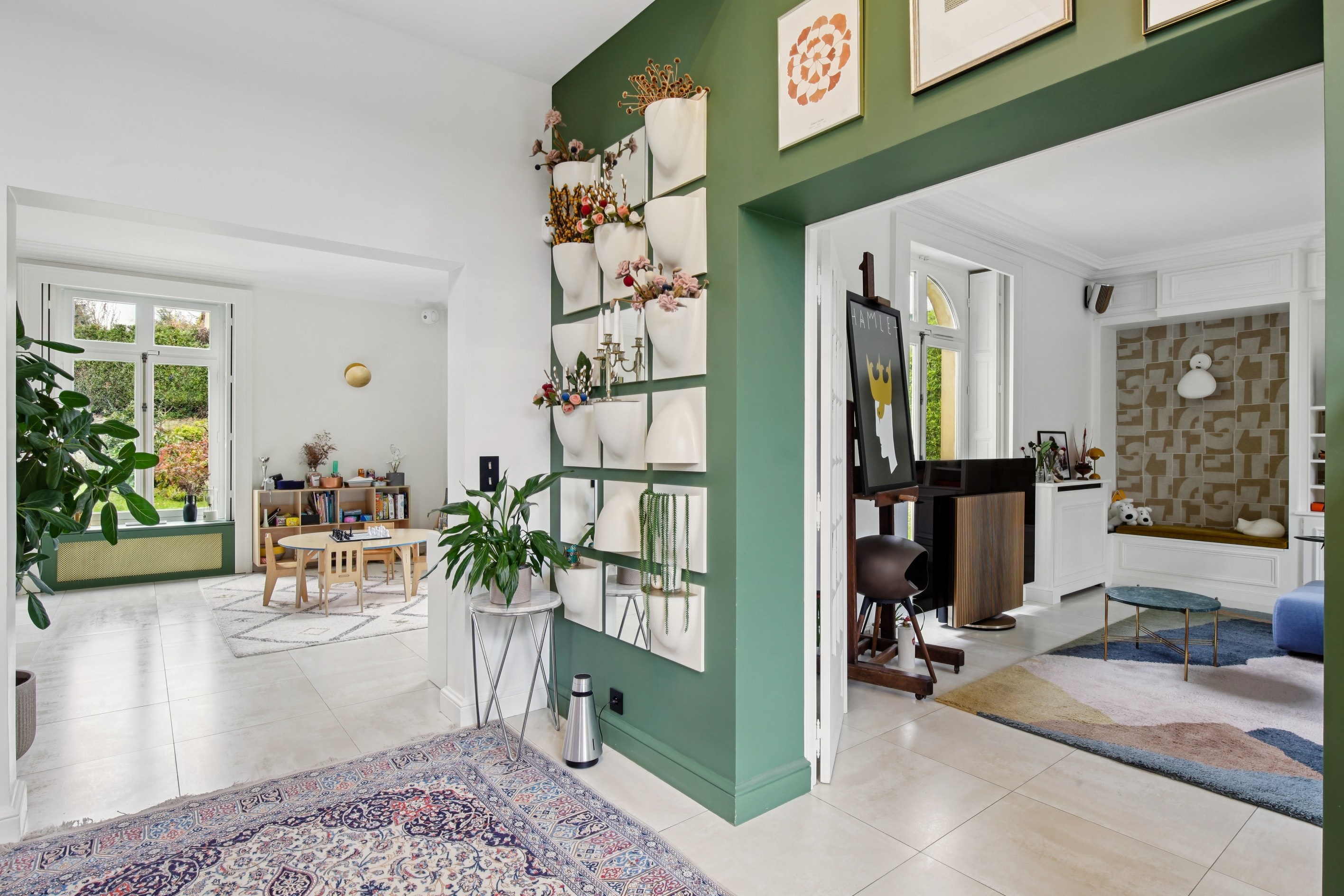 BRIGHT FAMILY HOUSE WITH LANDSCAPED GARDEN - 物件實景