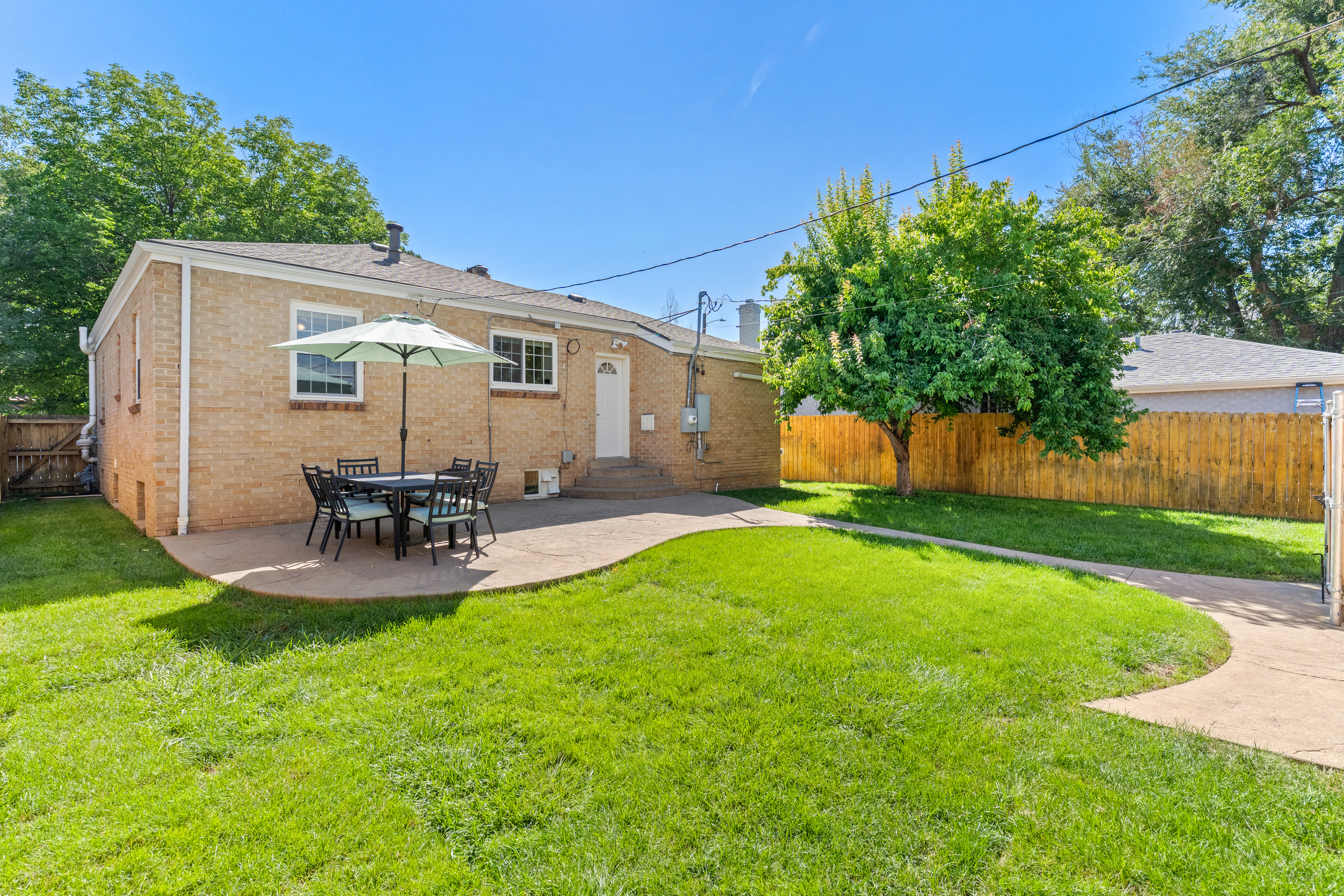  Classic Belcaro Charm Meets Modern, Updated 4-Bedroom, 2-Bath Brick Ranch - 物件實景