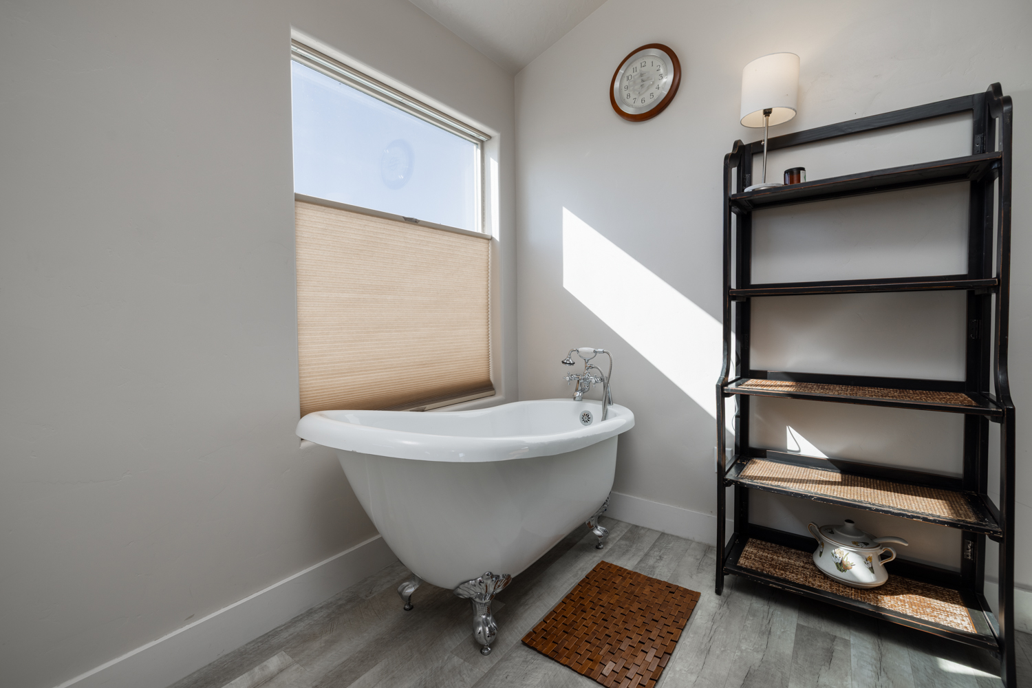 Ballard, Utah, 84066, United States, 2 Bedrooms Bedrooms, ,1 BathroomBathrooms,Residential,For Sale,1977464