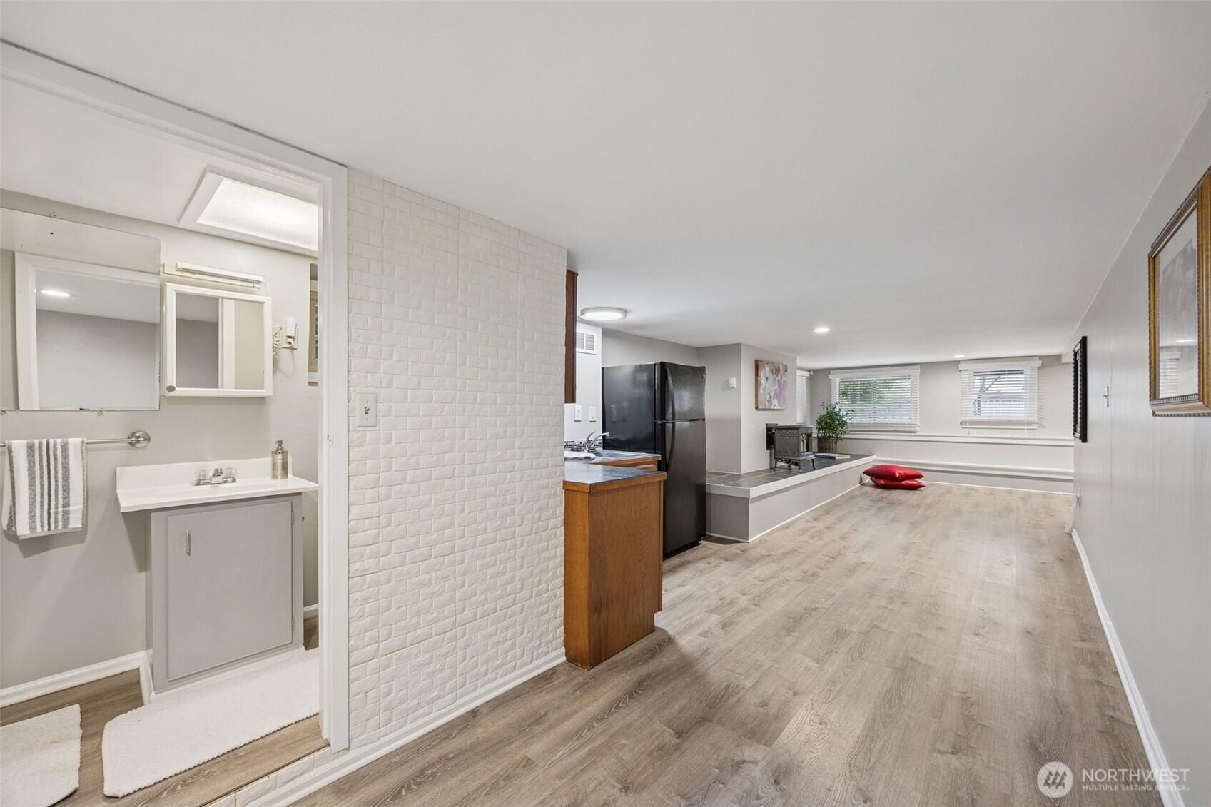 KIRKLAND, Washington, 98033, United States, 4 Bedrooms Bedrooms, ,3 BathroomsBathrooms,Residential,For Sale,1995728