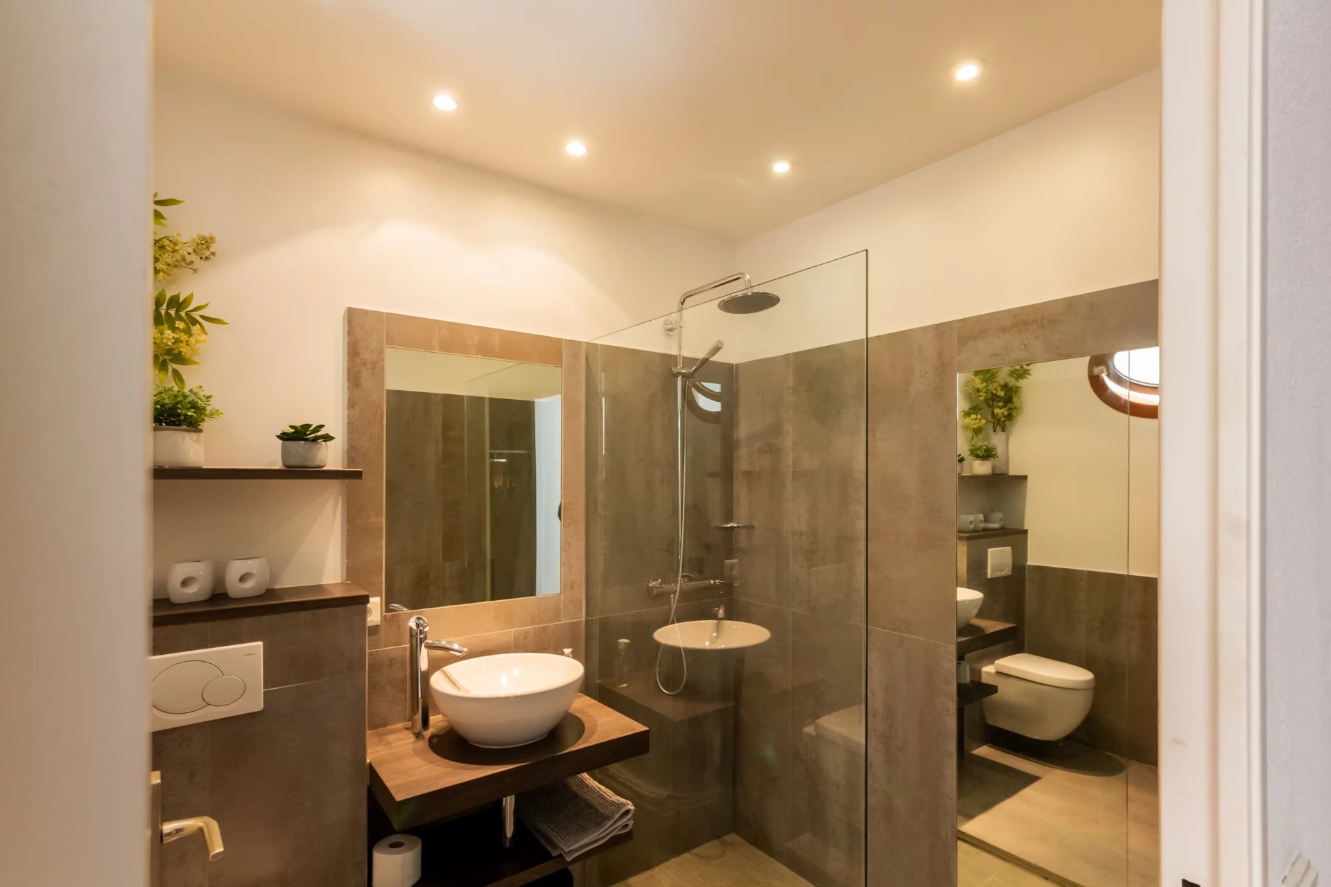 Port Grimaud, Provence-Alpes-Côte d’Azur, 83310, FR, 2 Bedrooms Bedrooms, ,Residential,For Sale,1991379