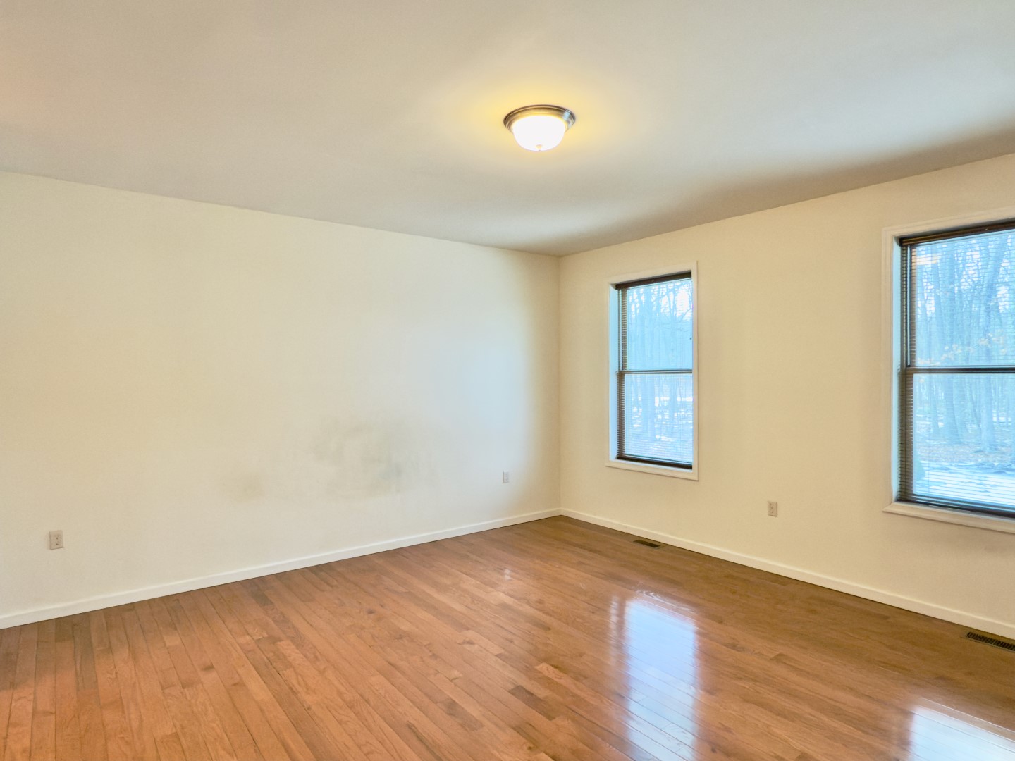 Hawley, Pennsylvania, 18428, United States, 3 Bedrooms Bedrooms, ,2 BathroomsBathrooms,Residential,For Sale,1995739