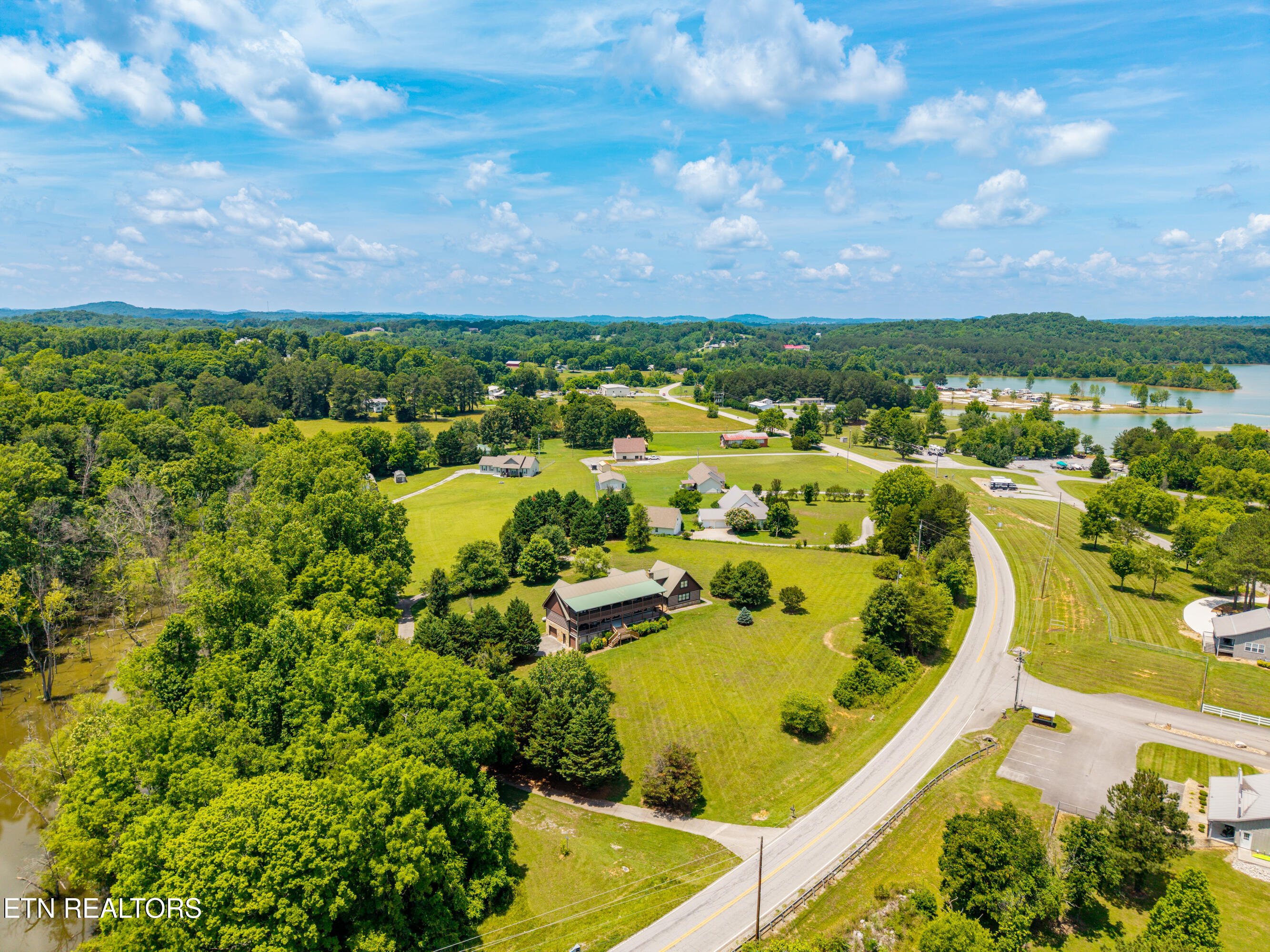 Vonore, Tennessee, 37885, United States, 3 Bedrooms Bedrooms, ,4 BathroomsBathrooms,Residential,For Sale,2048933