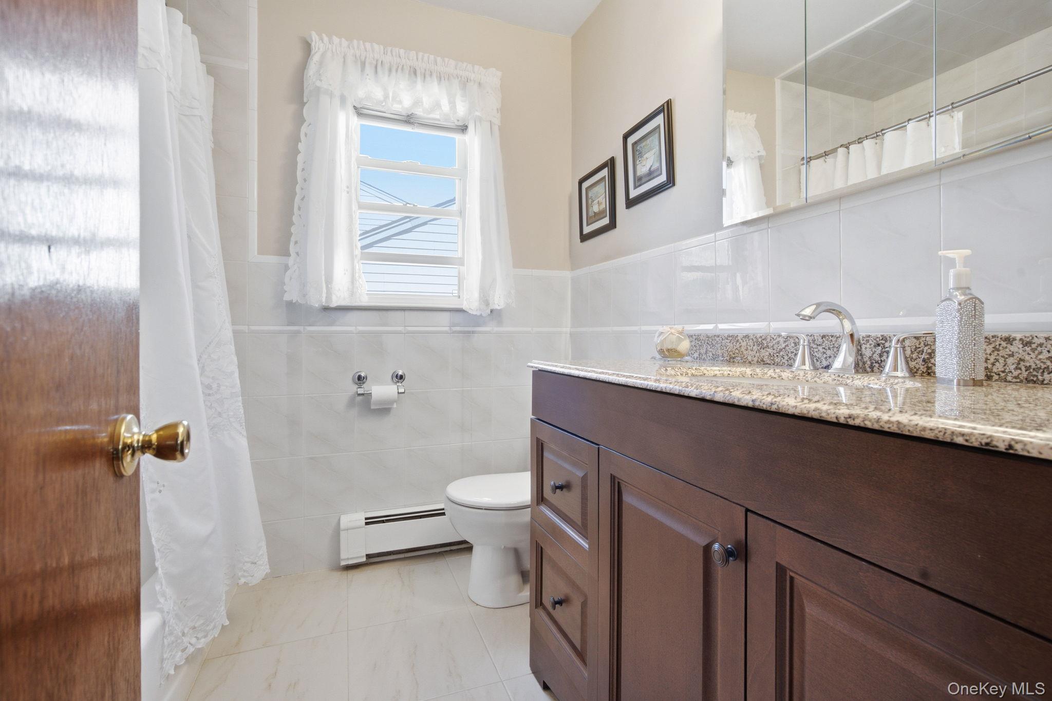  249 E 17th Street, Huntington Station, NY, 11746 - 物件實景