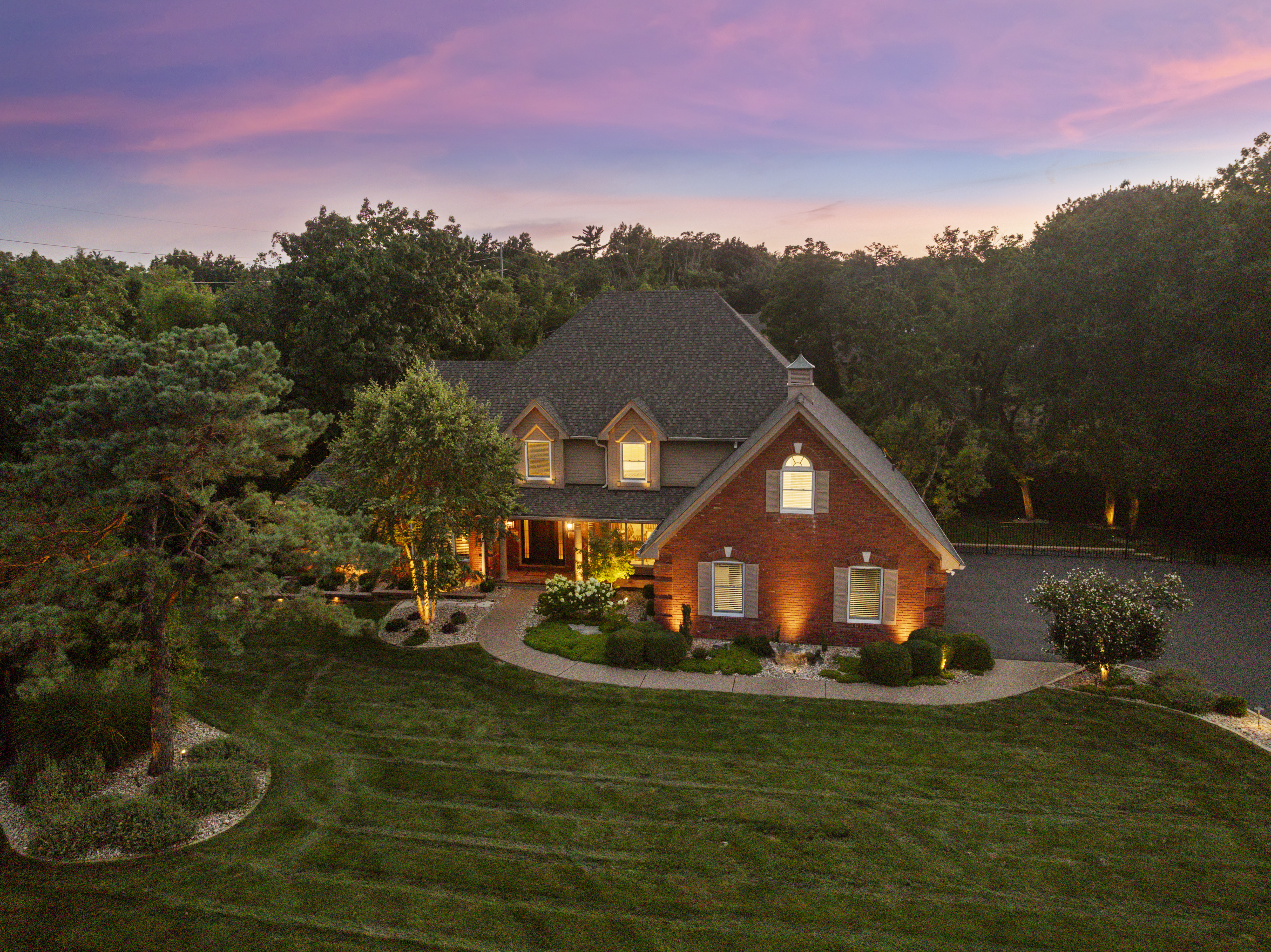  Exquisitely Renovated Home in the heart of Town & Country - 物件實景