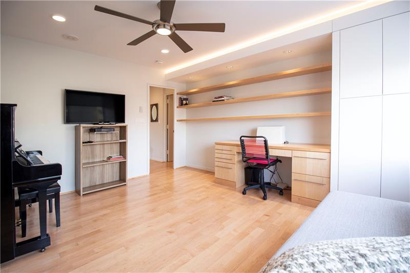 154 N Bellefield Unit 76, Oakland, Pennsylvania, 15213, United States, 2 Bedrooms Bedrooms, ,2 BathroomsBathrooms,Residential,For Sale,154 N Bellefield Unit 76,1662651