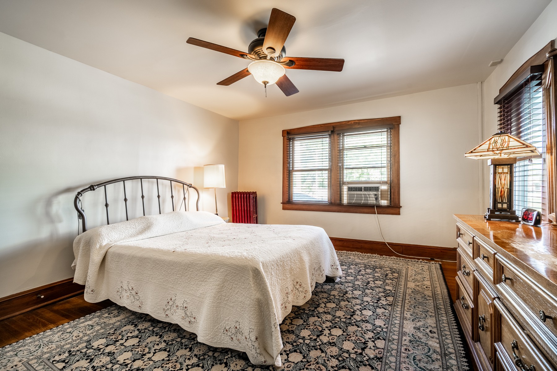  Charming Indianapolis Home with Stained Woodwork and Hardwood Floors - 物件實景