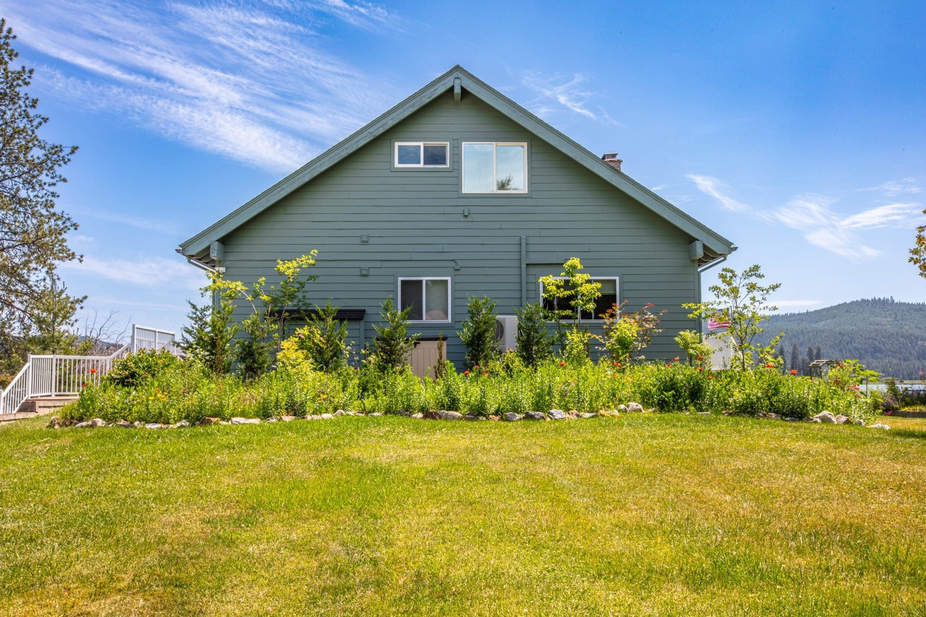  Renovated Waterfront Retreat with Private Dock & Guest Barn - 物件實景