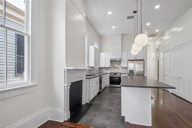 New Orleans, Louisiana, 70119, United States, 3 Bedrooms Bedrooms, ,3 BathroomsBathrooms,Residential,For Sale,1872154