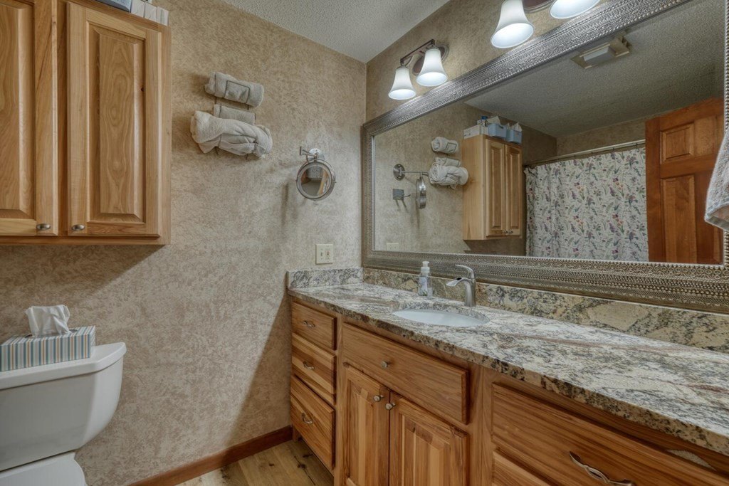 Hayesville, North Carolina, 28904, United States, 3 Bedrooms Bedrooms, ,4 BathroomsBathrooms,Residential,For Sale,1758410