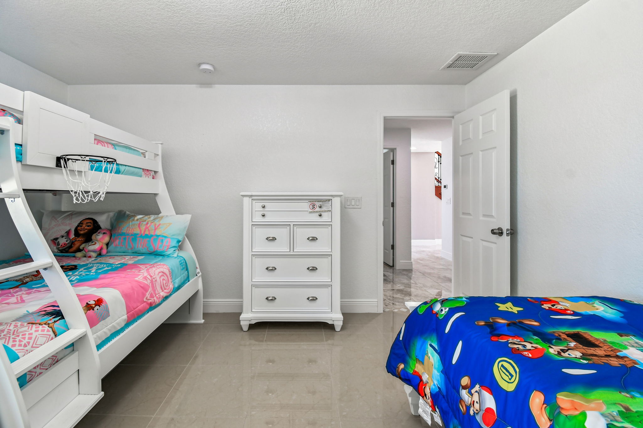 Madeira Beach, Florida, 33708, United States, 6 Bedrooms Bedrooms, ,6 BathroomsBathrooms,Residential,For Sale,1975666