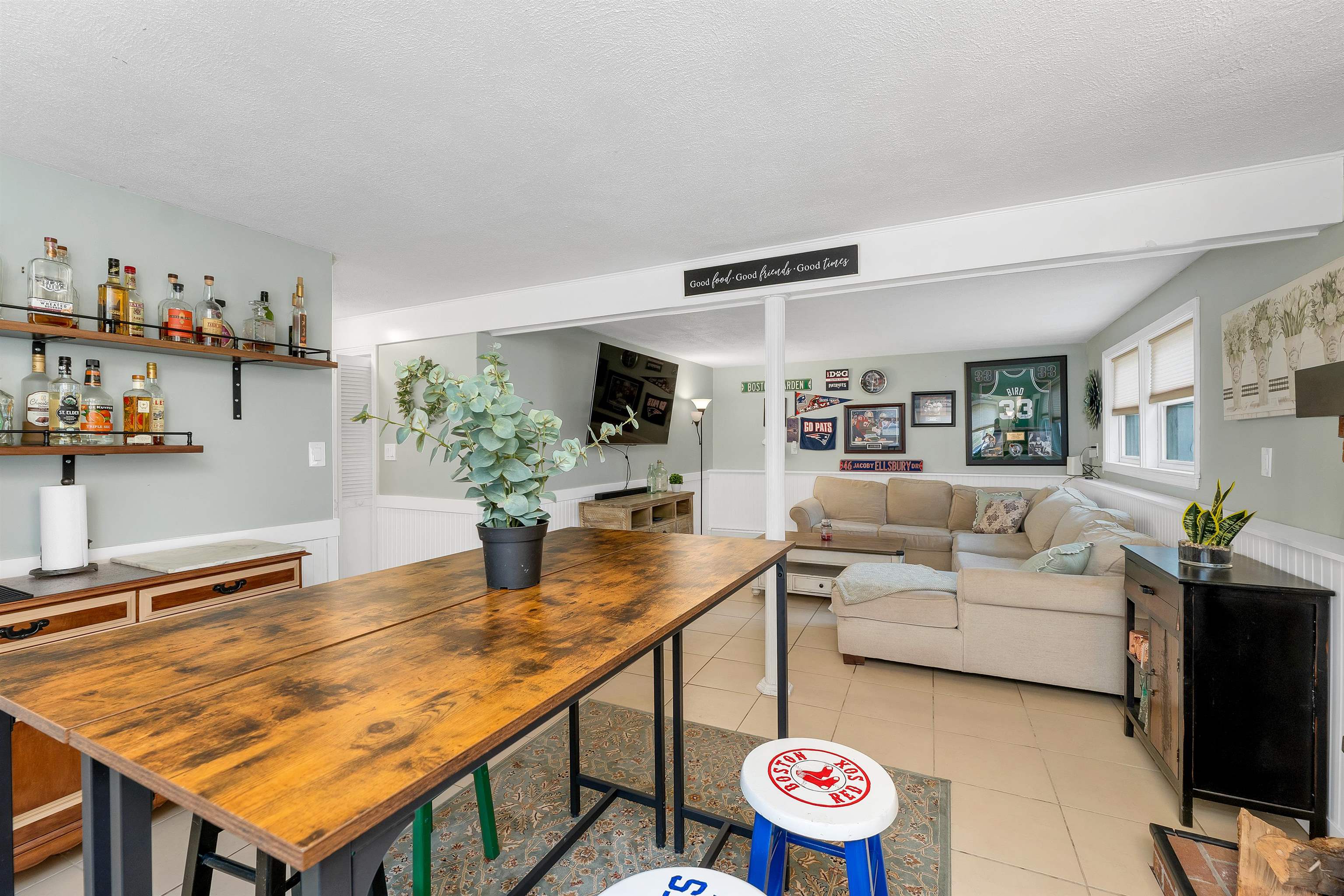 Hooksett, New Hampshire, 03106, United States, 3 Bedrooms Bedrooms, ,2 BathroomsBathrooms,Residential,For Sale,1992104