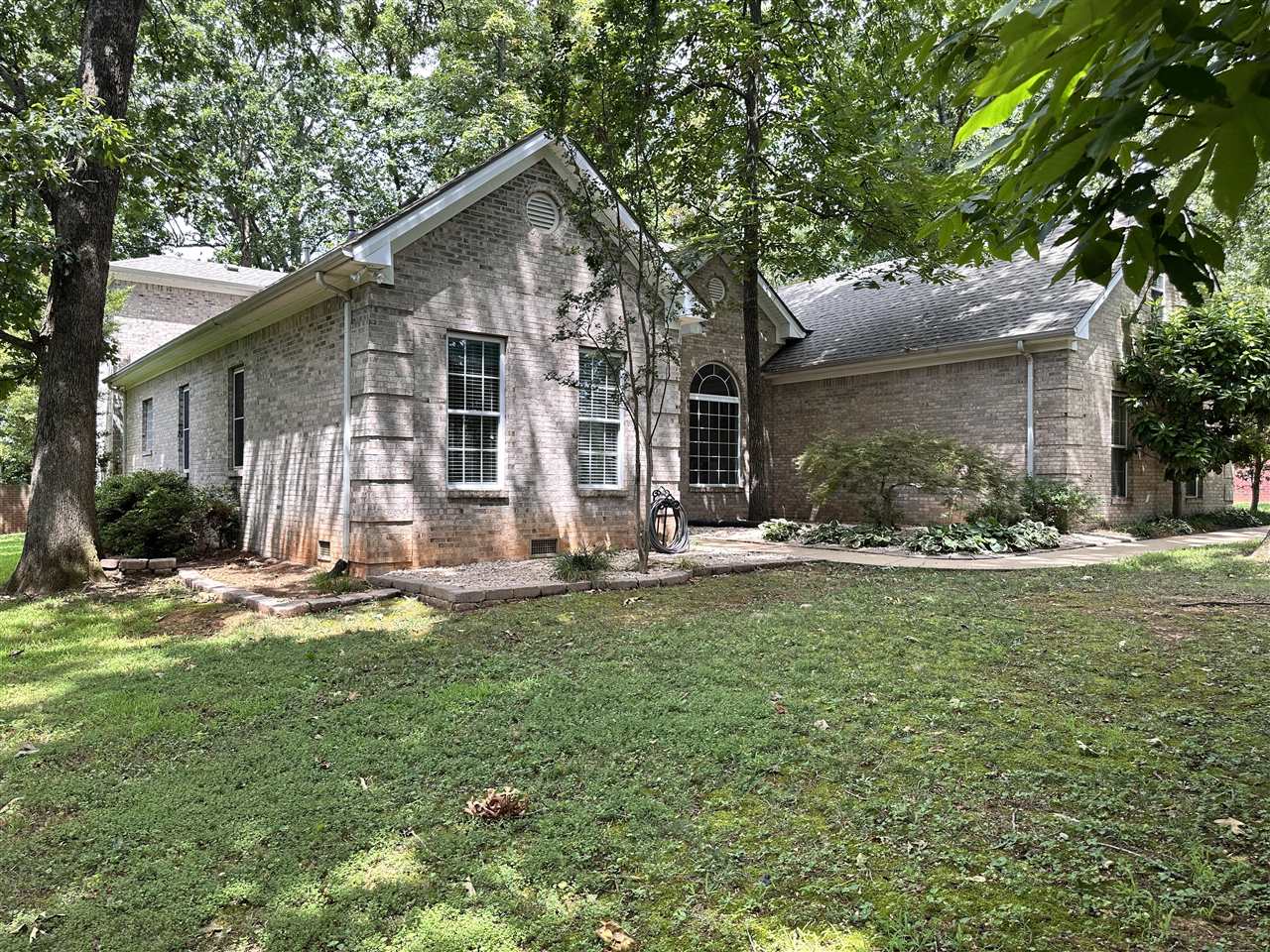 Bowling Green, Kentucky, 42104, United States, 5 Bedrooms Bedrooms, ,3 BathroomsBathrooms,Residential,For Sale,1907465