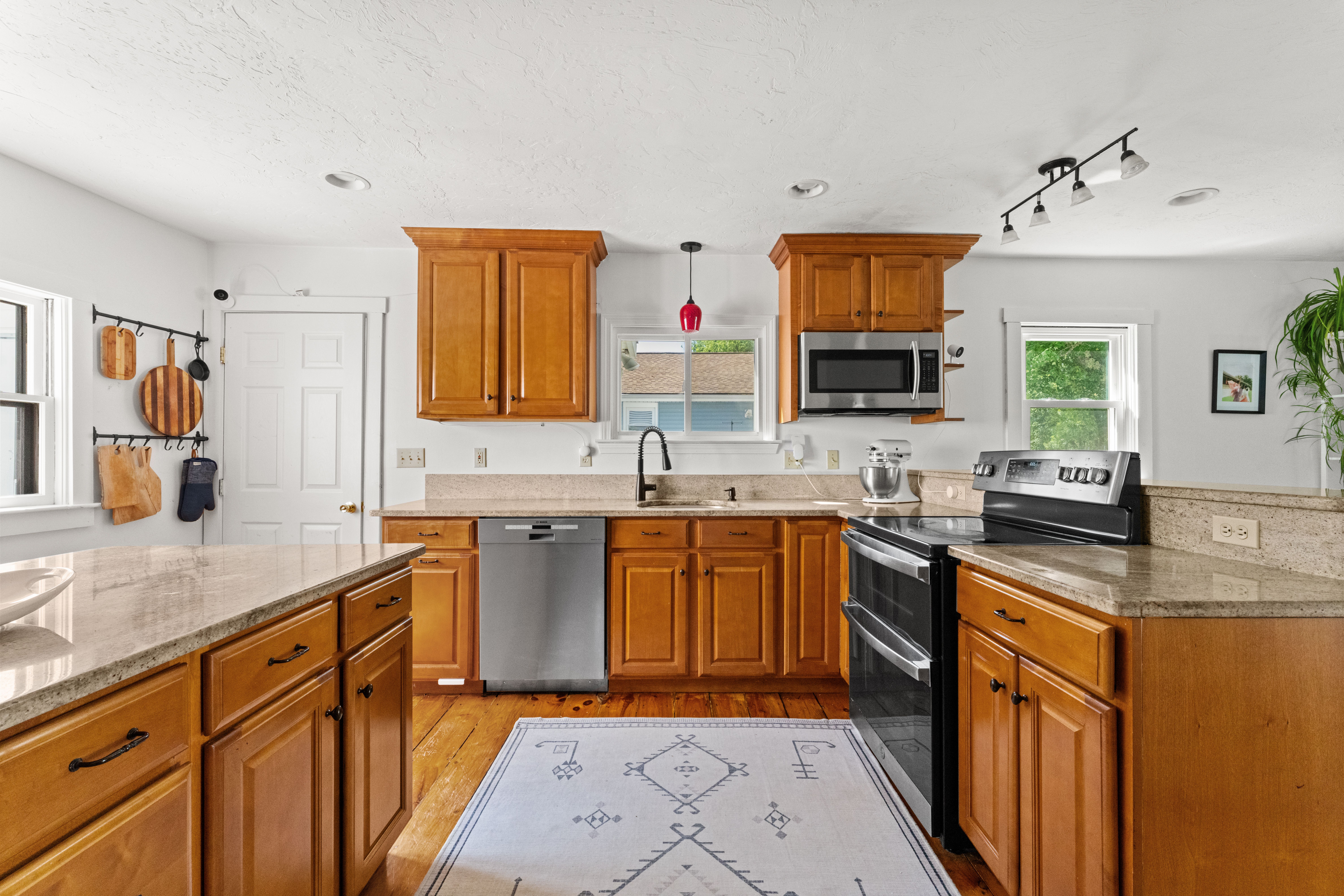  42 Dewey Avenue, Brockton, MA, 02301 - 物件實景