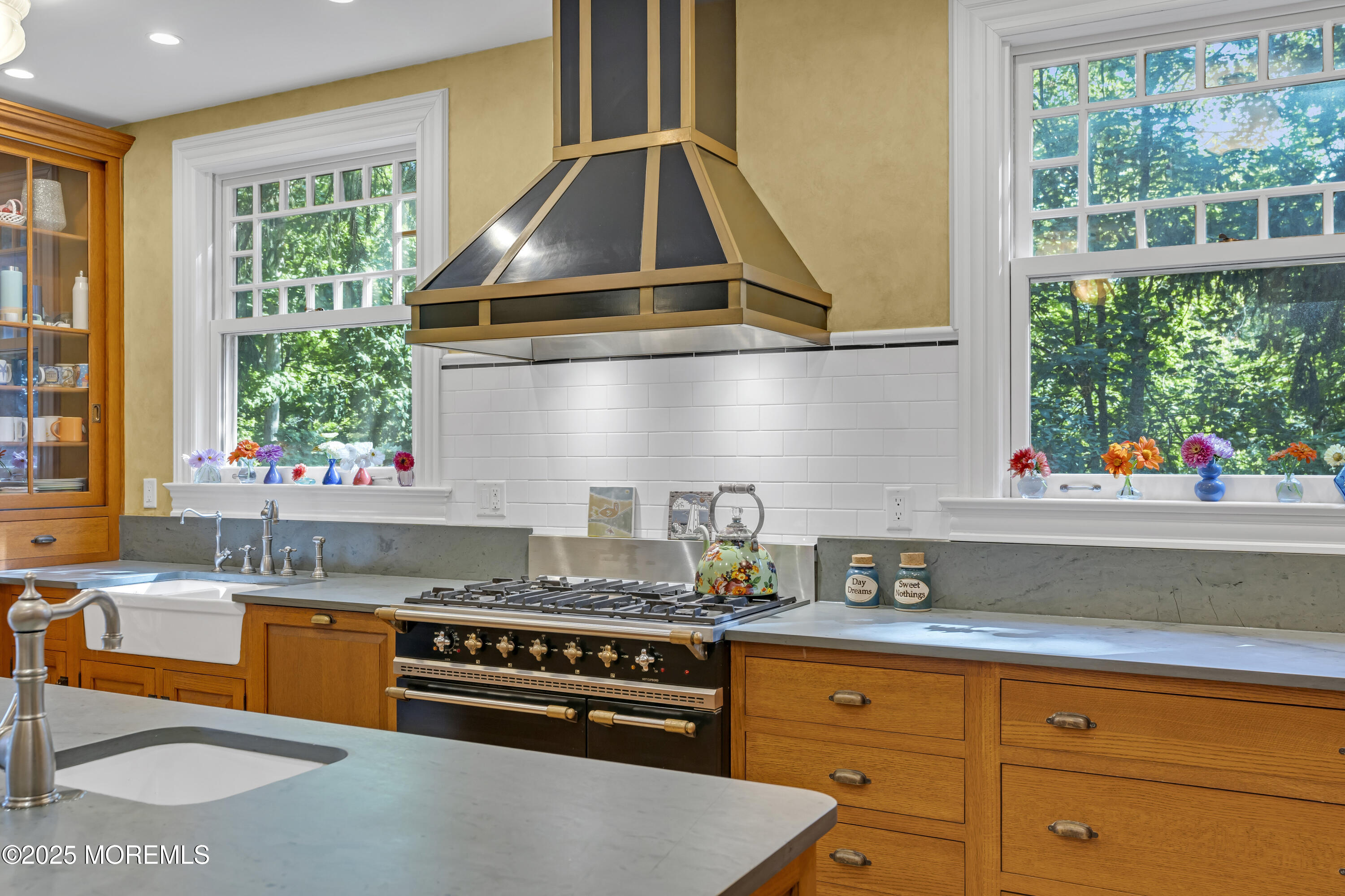 Red Bank, New Jersey, 07701, United States, 9 Bedrooms Bedrooms, ,6 BathroomsBathrooms,Residential,For Sale,1934404