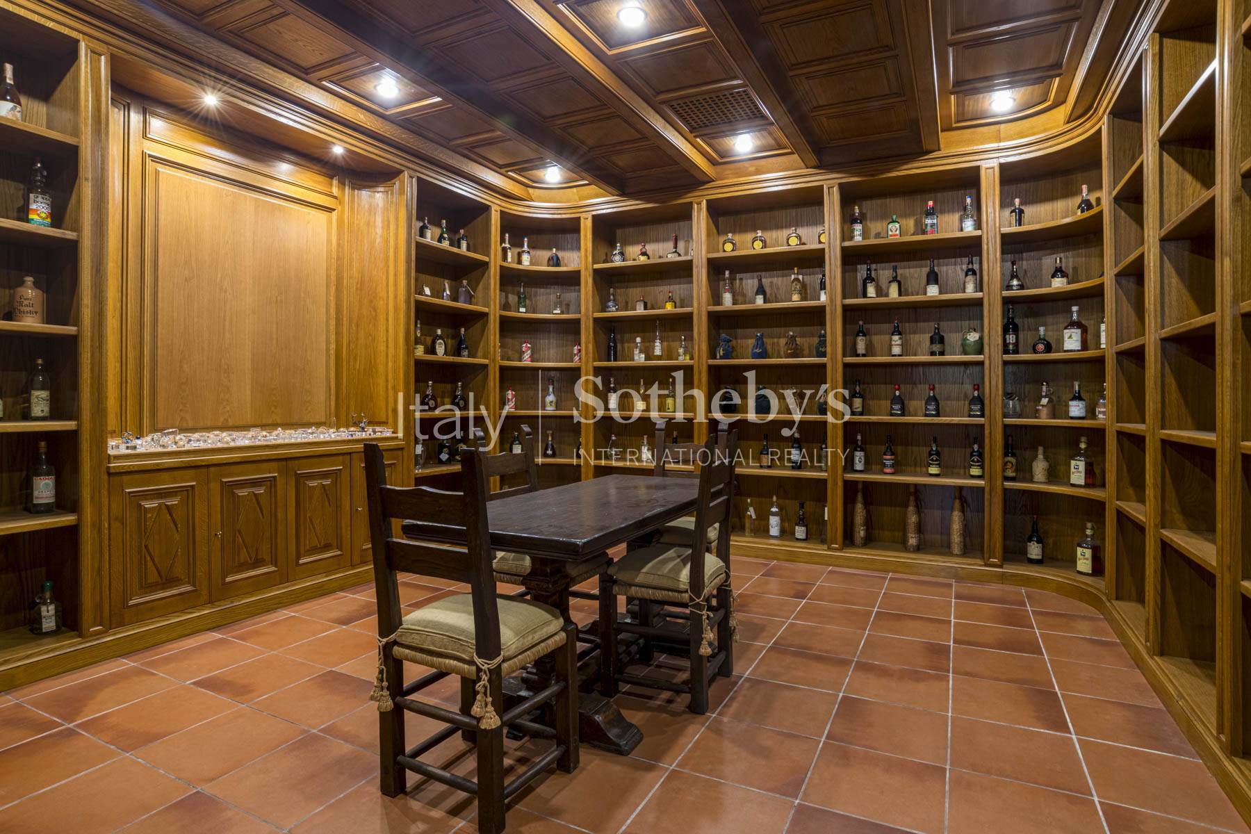  Distinguished villa with private art park and olive grove - 物件實景