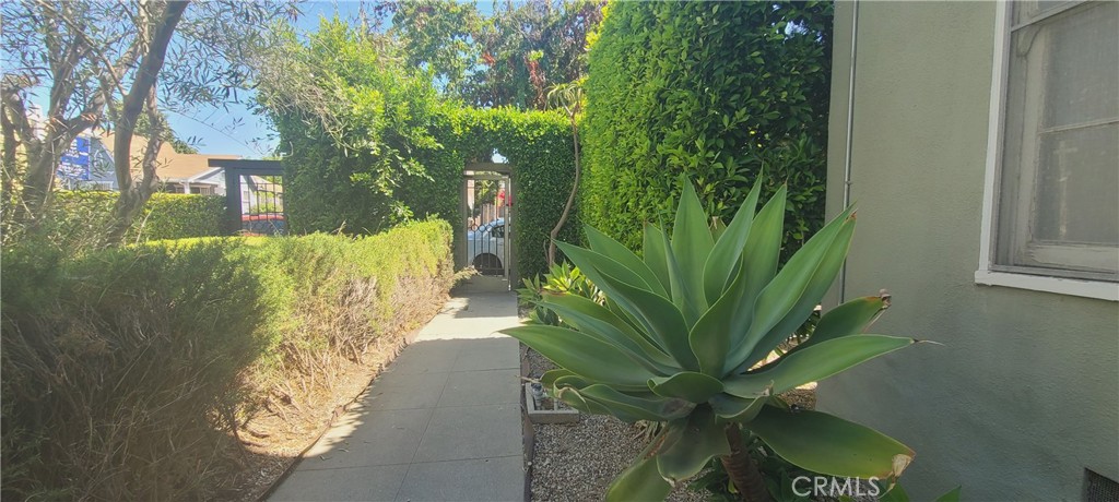 Los Angeles, California, 90019, United States, ,Residential,For Sale,1905705
