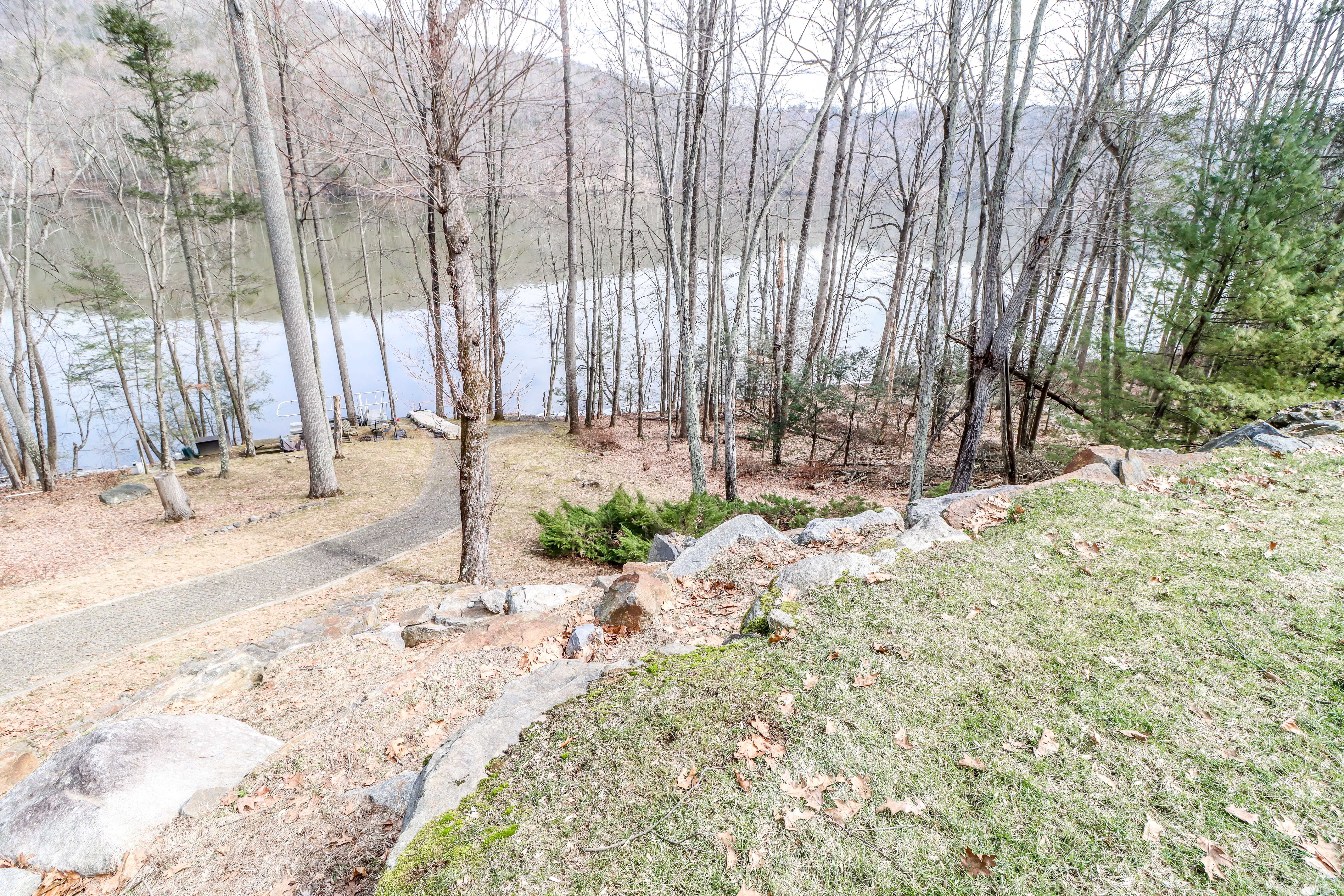  Lake Lillinonah Living, Elevated by Privacy and Scale - 物件實景