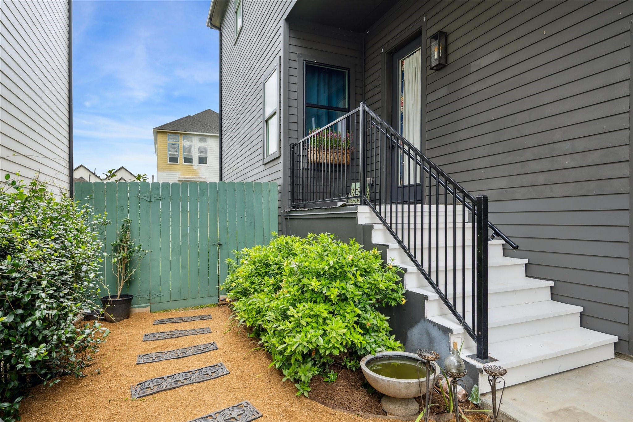  810 E 39th Street - 物件實景