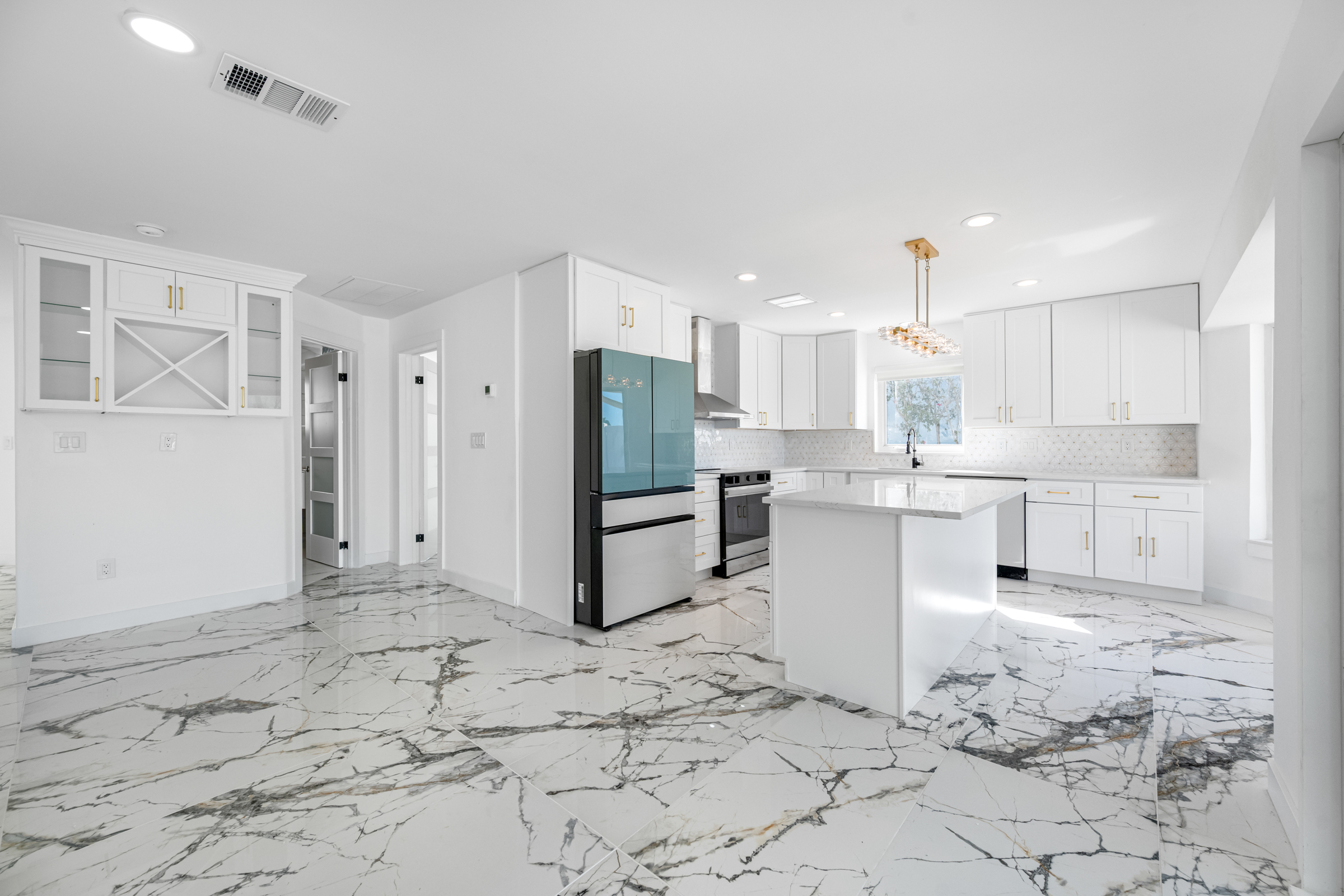 Treasure Island, Florida, 33706, United States, 3 Bedrooms Bedrooms, ,2 BathroomsBathrooms,Residential,For Sale,1990386