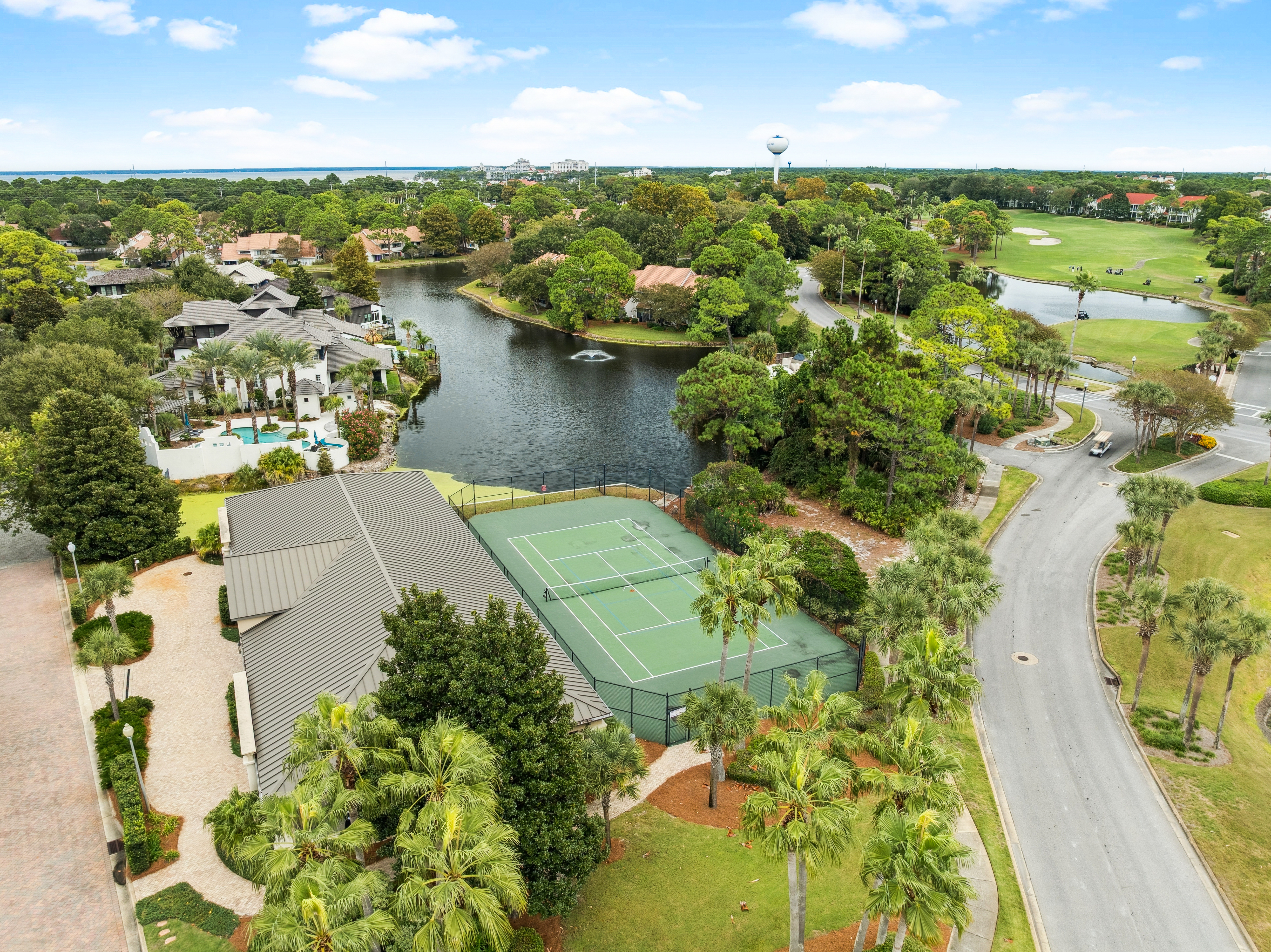  Golf-Course Villa With Garage And Resort Amenities - 物件實景
