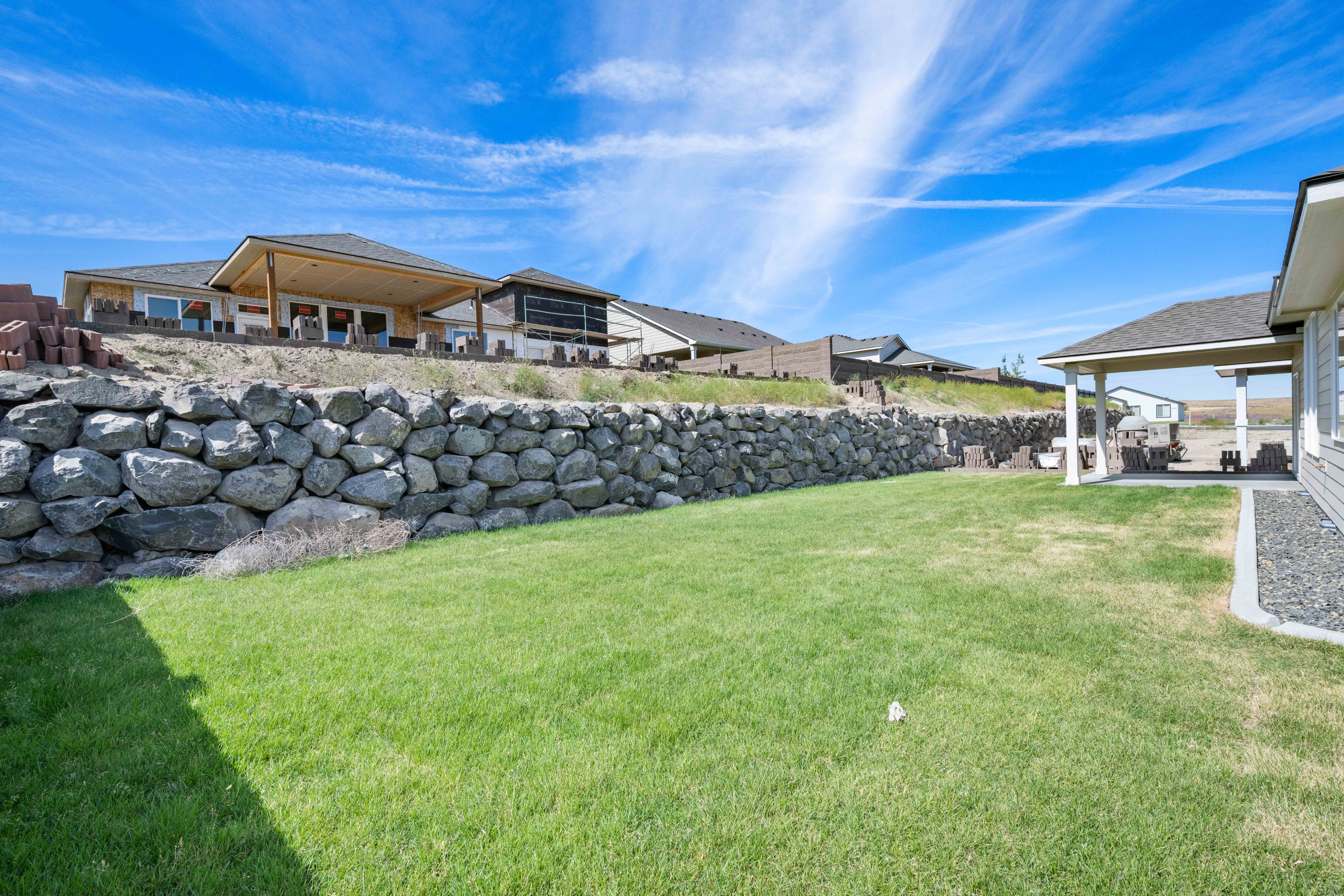  Fully Fenced & Landscaped - 物件實景