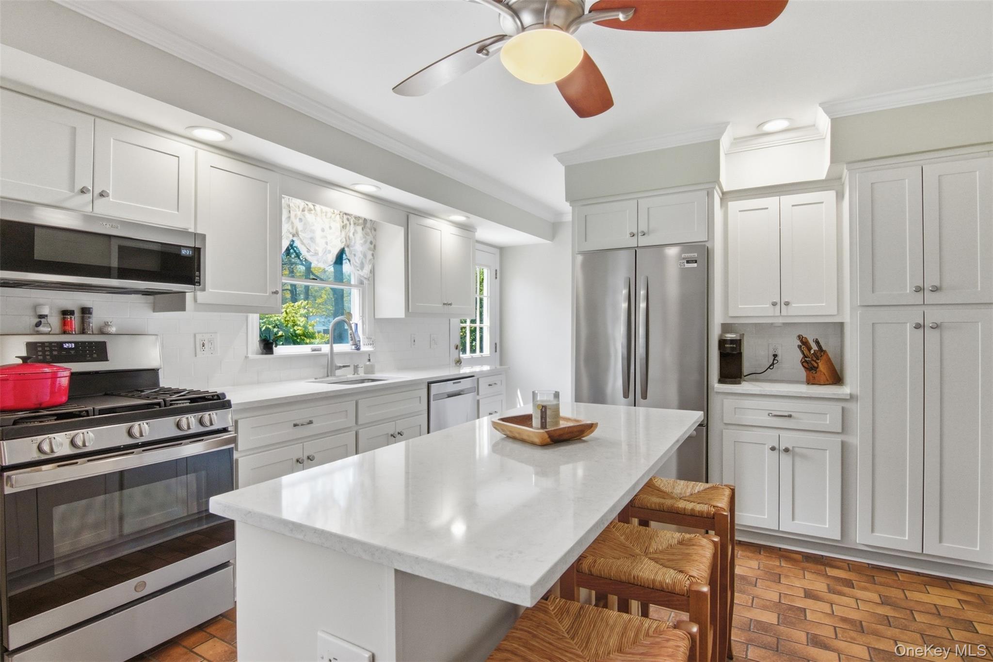  28 King Arthurs Court, Saint James, NY, 11780 - 物件實景
