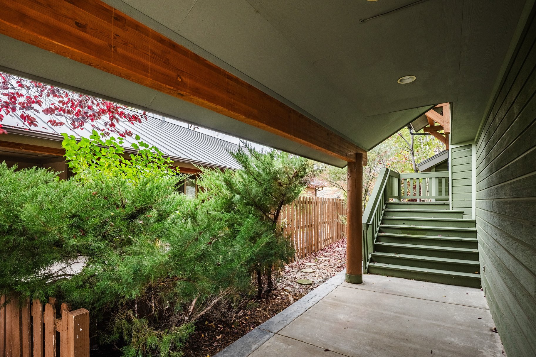  Rare Creekside Retreat  Privacy, Mountain Living & Unbeatable Convenience - 物件實景