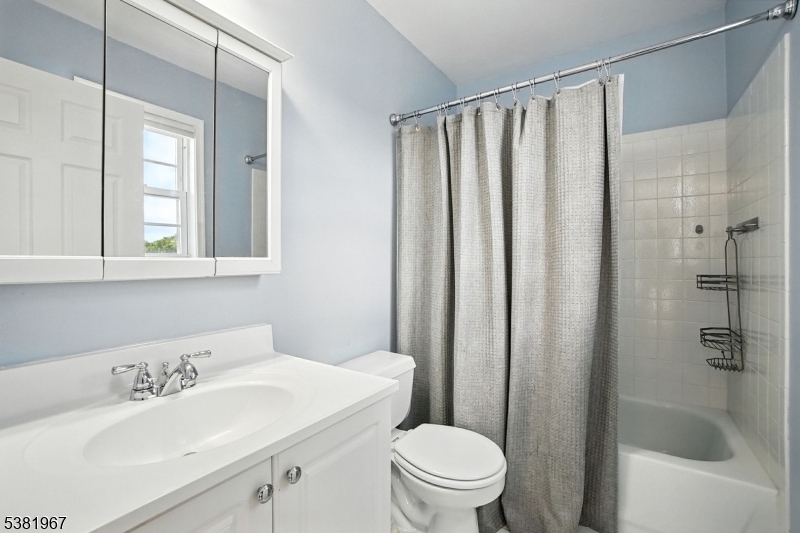 Berkeley Heights Twp., New Jersey, 07922, United States, 2 Bedrooms Bedrooms, ,3 BathroomsBathrooms,Residential,For Sale,1939510