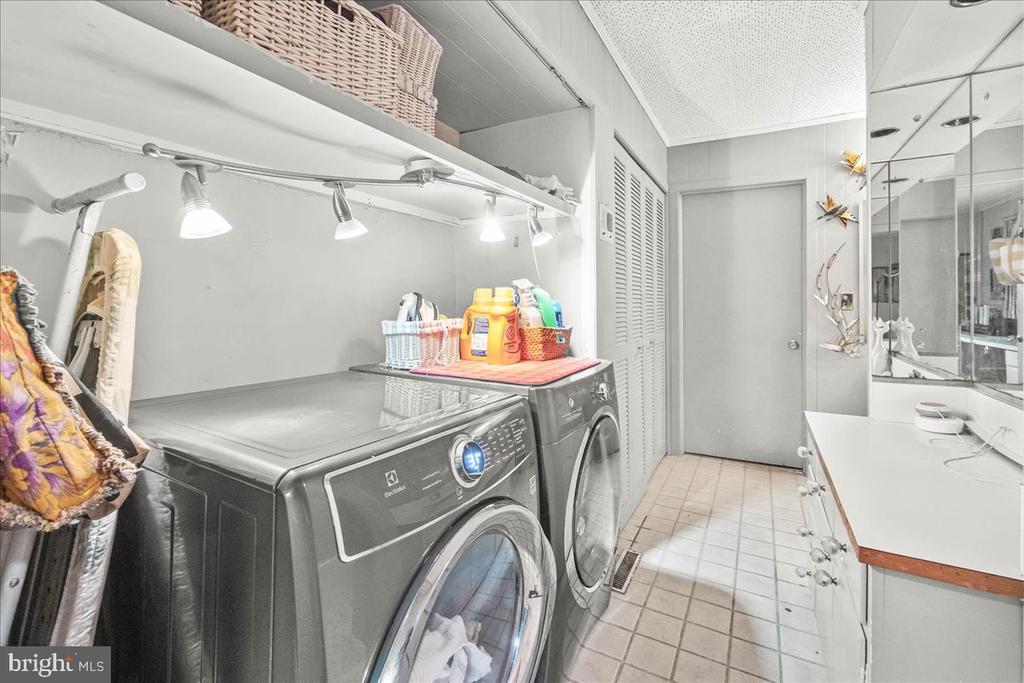 Fayetteville, Pennsylvania, 17222, United States, 3 Bedrooms Bedrooms, ,2 BathroomsBathrooms,Residential,For Sale,1928421