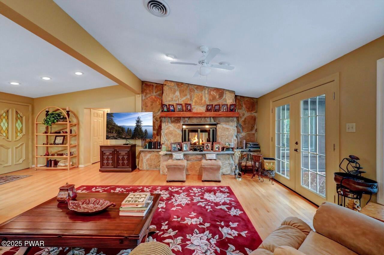 Lords Valley, Pennsylvania, 18428, United States, 5 Bedrooms Bedrooms, ,3 BathroomsBathrooms,Residential,For Sale,1977416