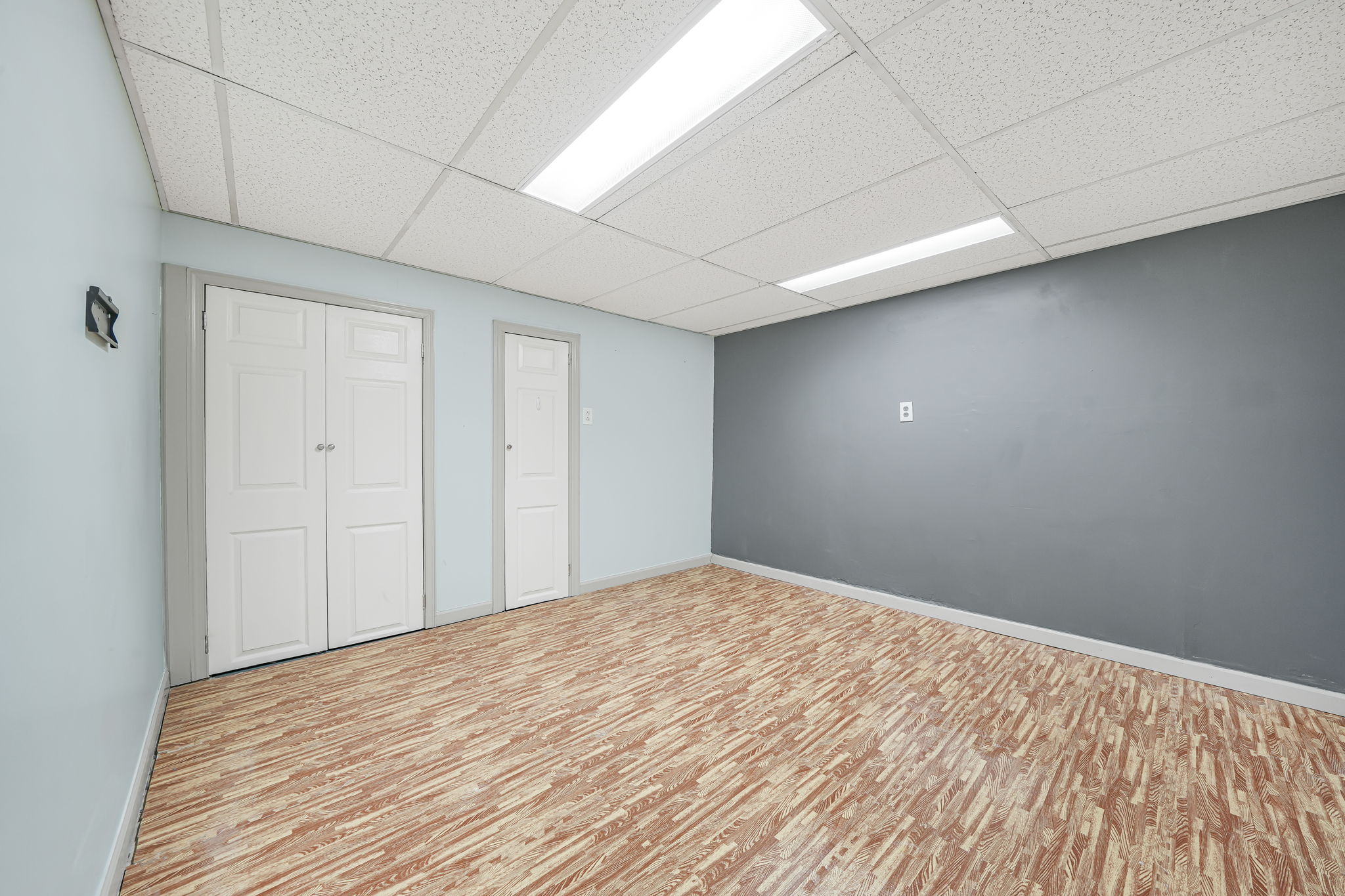 Elmwood Park, New Jersey, 07407, United States, 4 Bedrooms Bedrooms, ,2 BathroomsBathrooms,Residential,For Sale,2009645