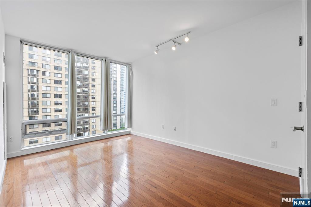 Jersey City, New Jersey, 07310, United States, 2 Bedrooms Bedrooms, ,2 BathroomsBathrooms,Residential,For Sale,1868291
