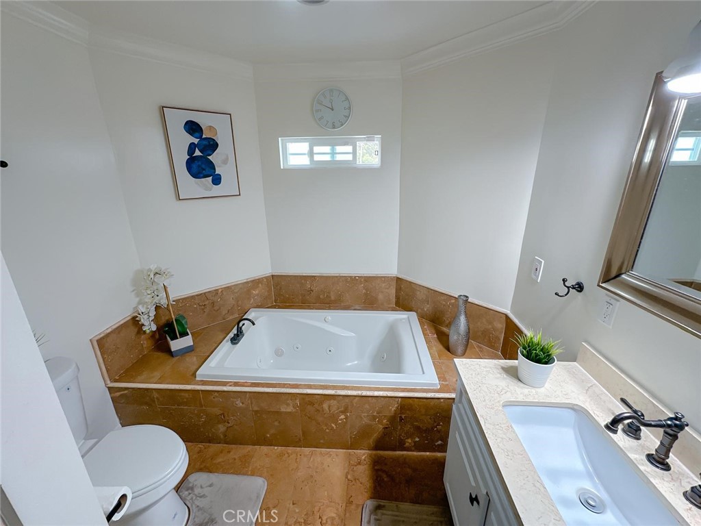 Los Angeles, California, 90043, United States, 3 Bedrooms Bedrooms, ,2 BathroomsBathrooms,Residential,For Sale,1981905