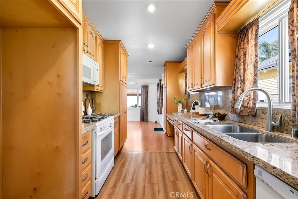 Pomona, California, 91768, United States, 3 Bedrooms Bedrooms, ,2 BathroomsBathrooms,Residential,For Sale,1988291