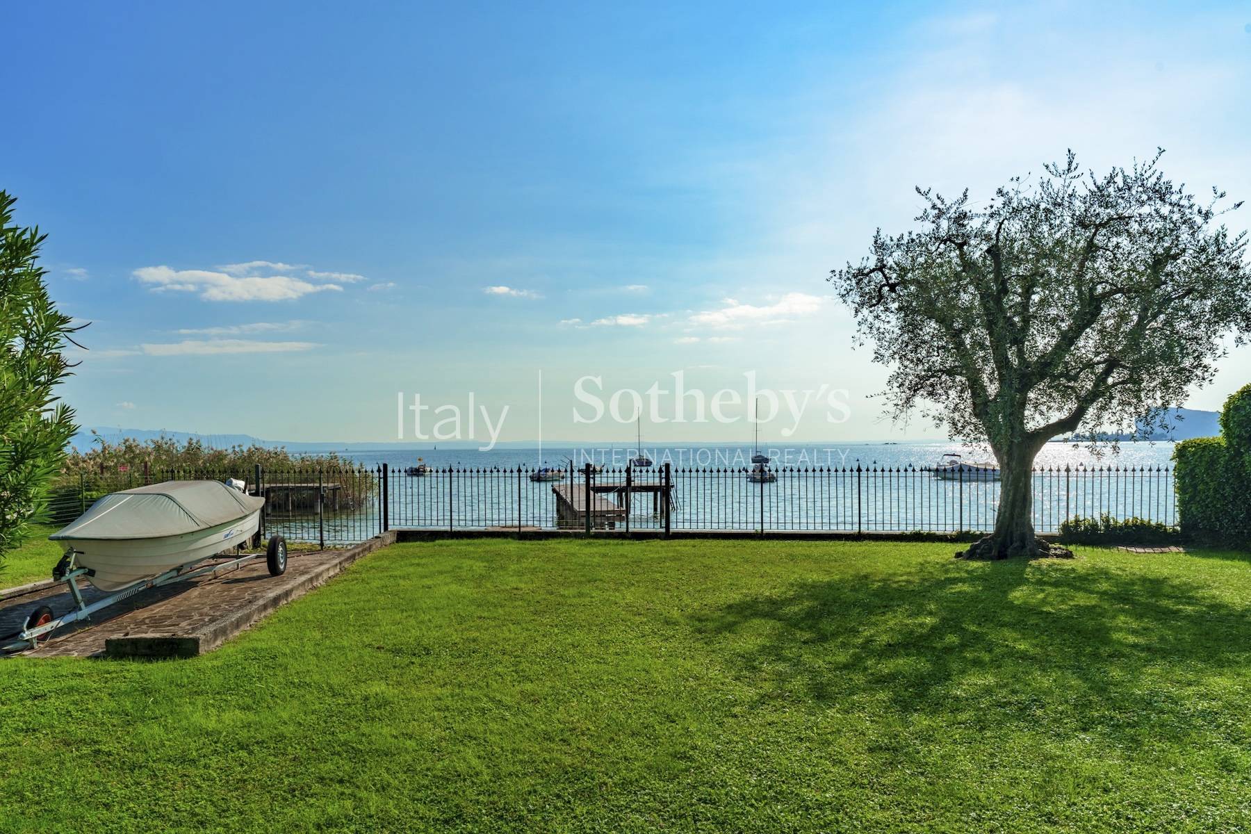  Exclusive modern waterfront villa with private dock - 物件實景
