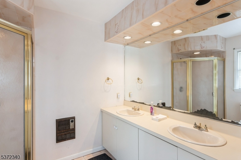 Mountainside Boro, New Jersey, 07092, United States, 5 Bedrooms Bedrooms, ,3 BathroomsBathrooms,Residential,For Sale,1901870